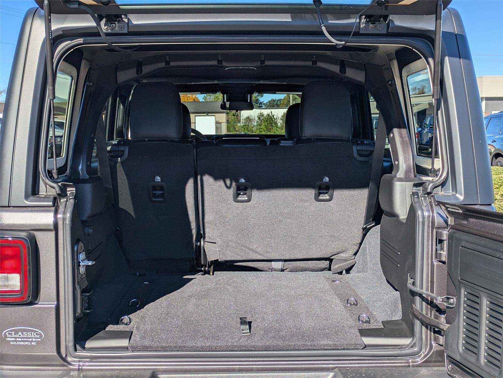 New 2025 Granite Crystal Metallic Clear Jeep Sport S image 30