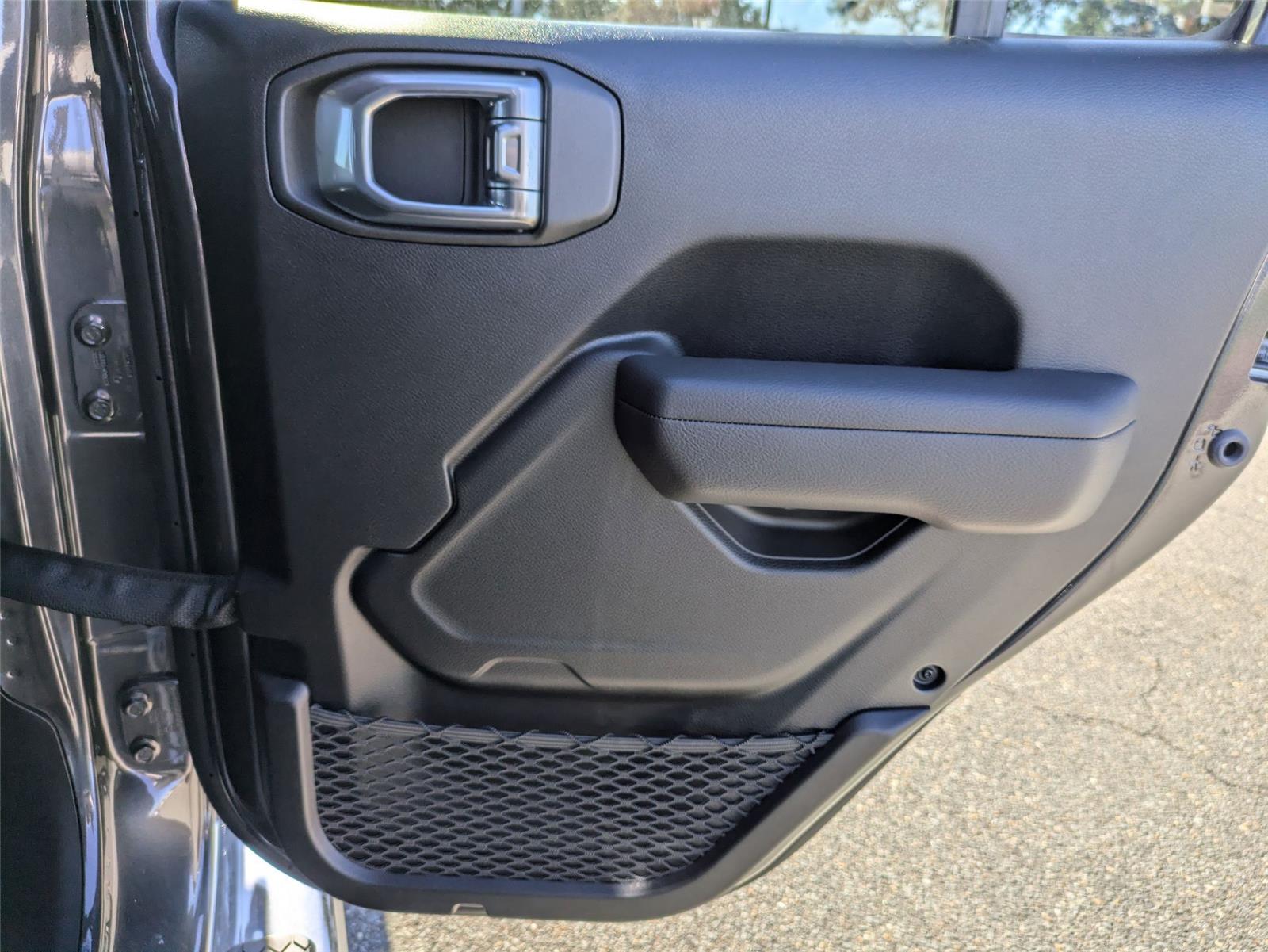 New 2025 Granite Crystal Metallic Clear Jeep Sport S image 31