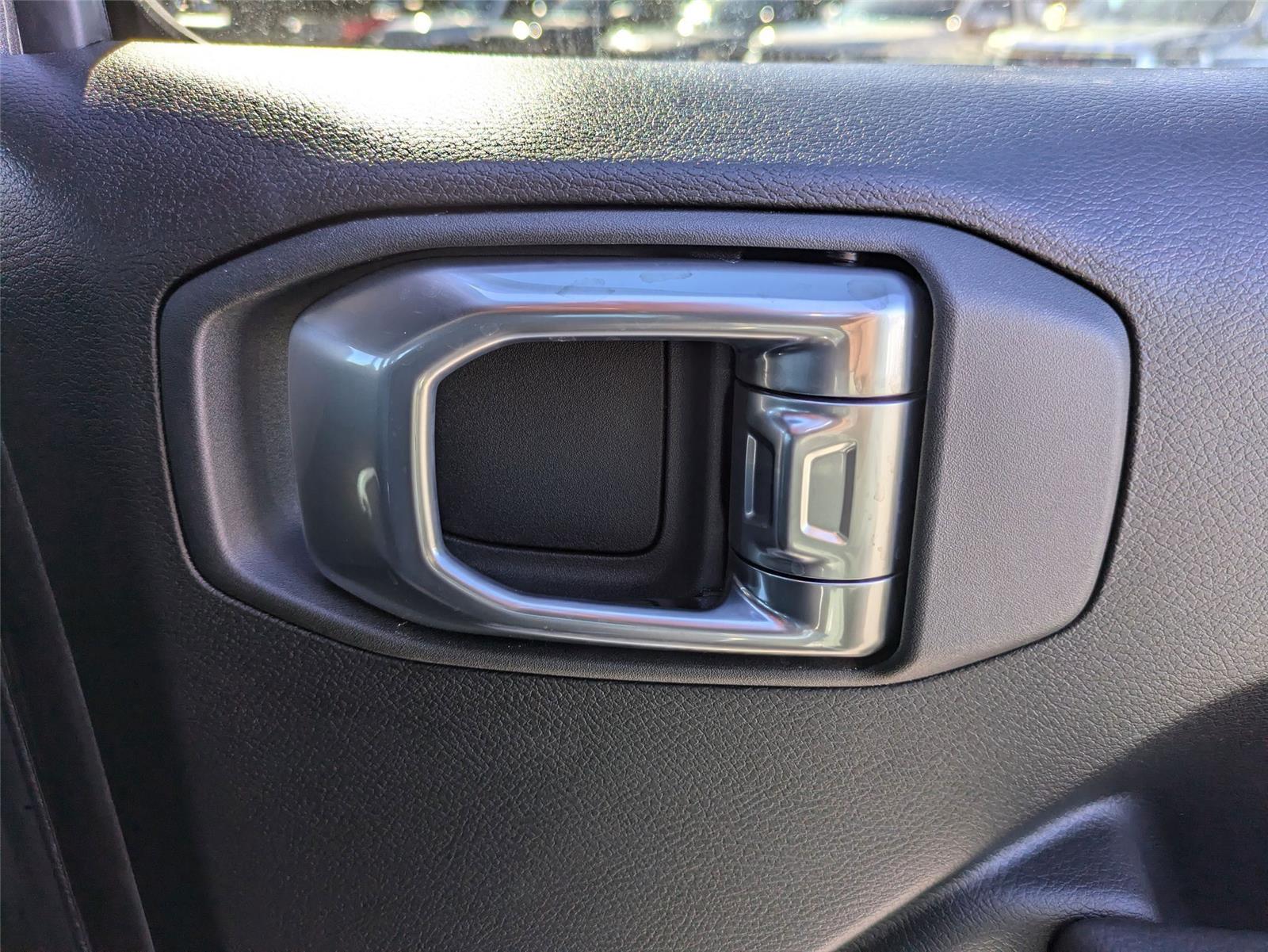 New 2025 Granite Crystal Metallic Clear Jeep Sport S image 32