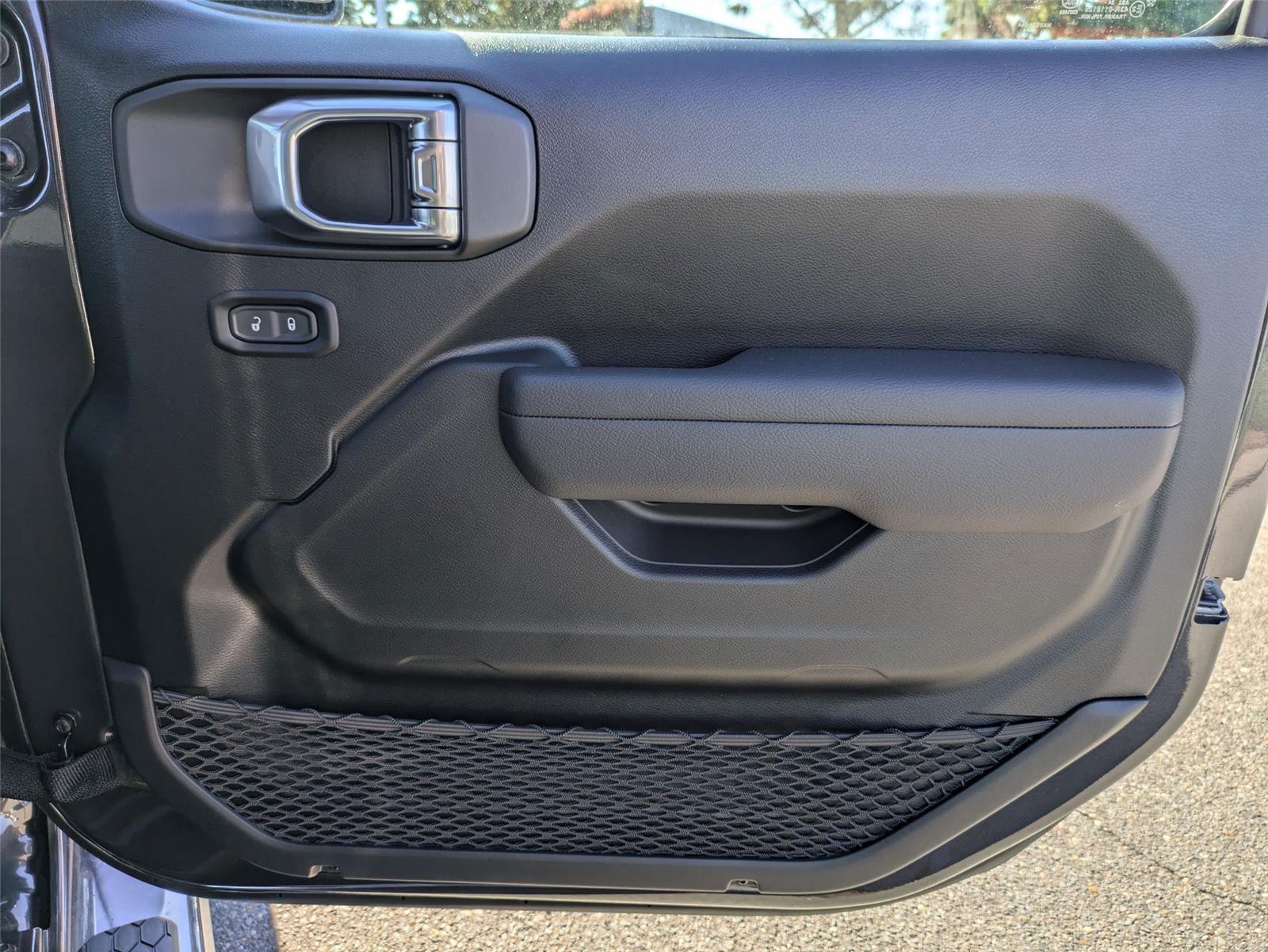 New 2025 Granite Crystal Metallic Clear Jeep Sport S image 34