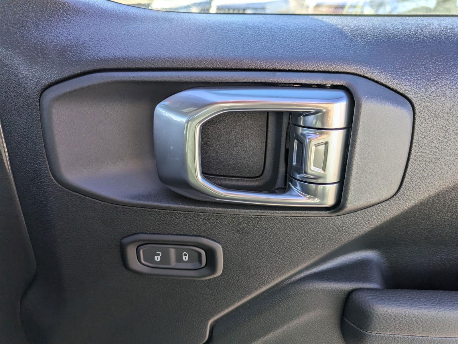 New 2025 Granite Crystal Metallic Clear Jeep Sport S image 35
