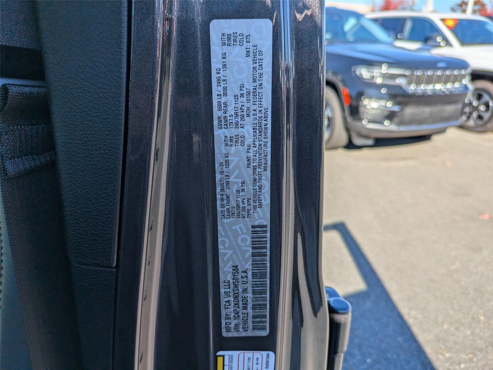 New 2025 Granite Crystal Metallic Clear Jeep Sport S image 39