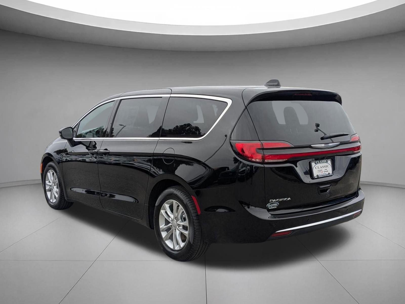 New 2026 Diamond Black Crystal Pearlcoat Chrysler Select image 7
