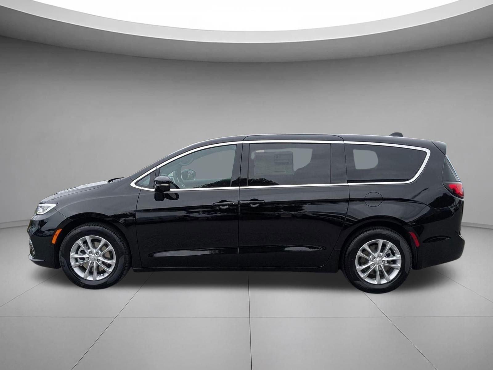 New 2026 Diamond Black Crystal Pearlcoat Chrysler Select image 8