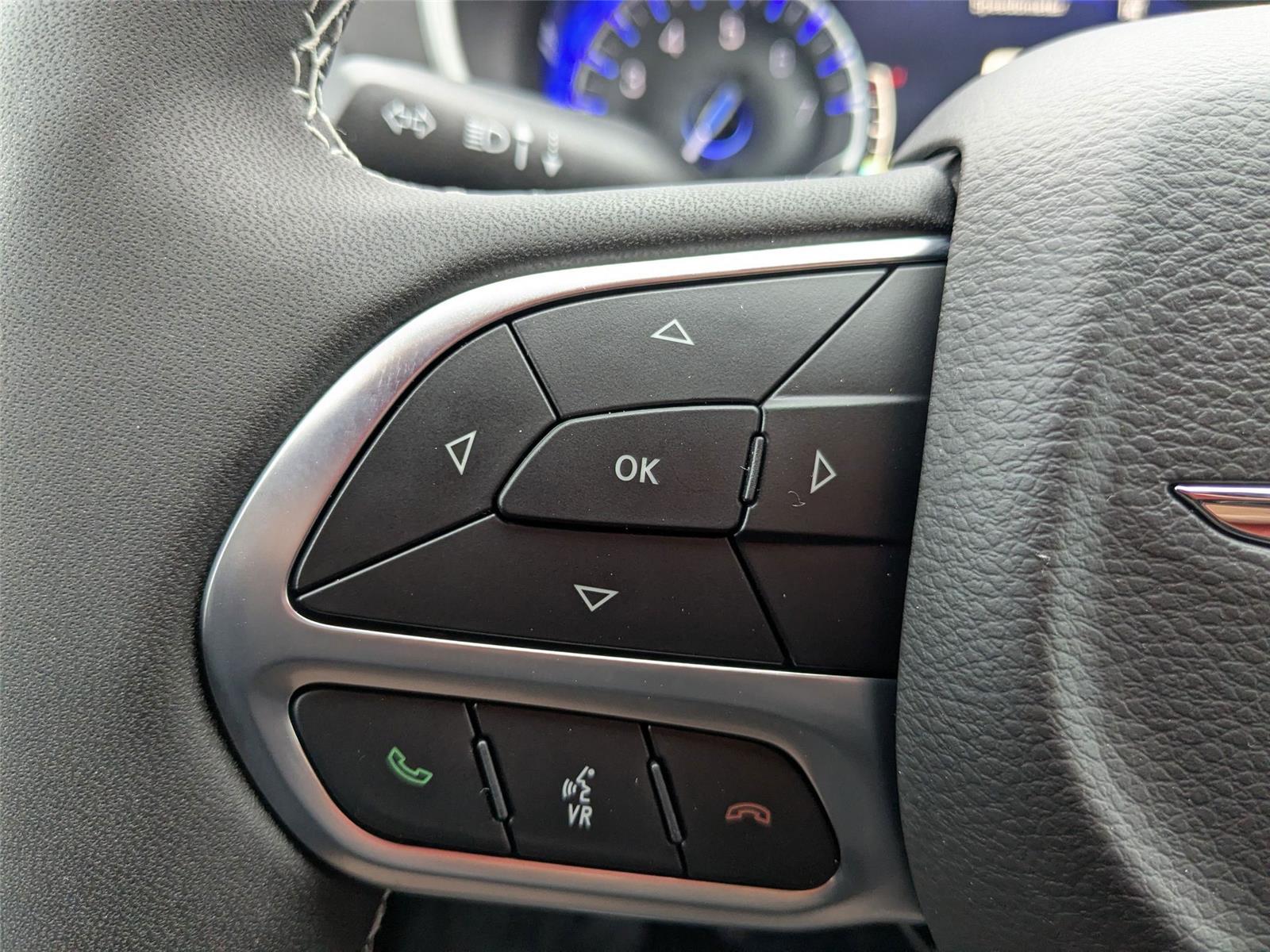 New 2026 Diamond Black Crystal Pearlcoat Chrysler Select image 16