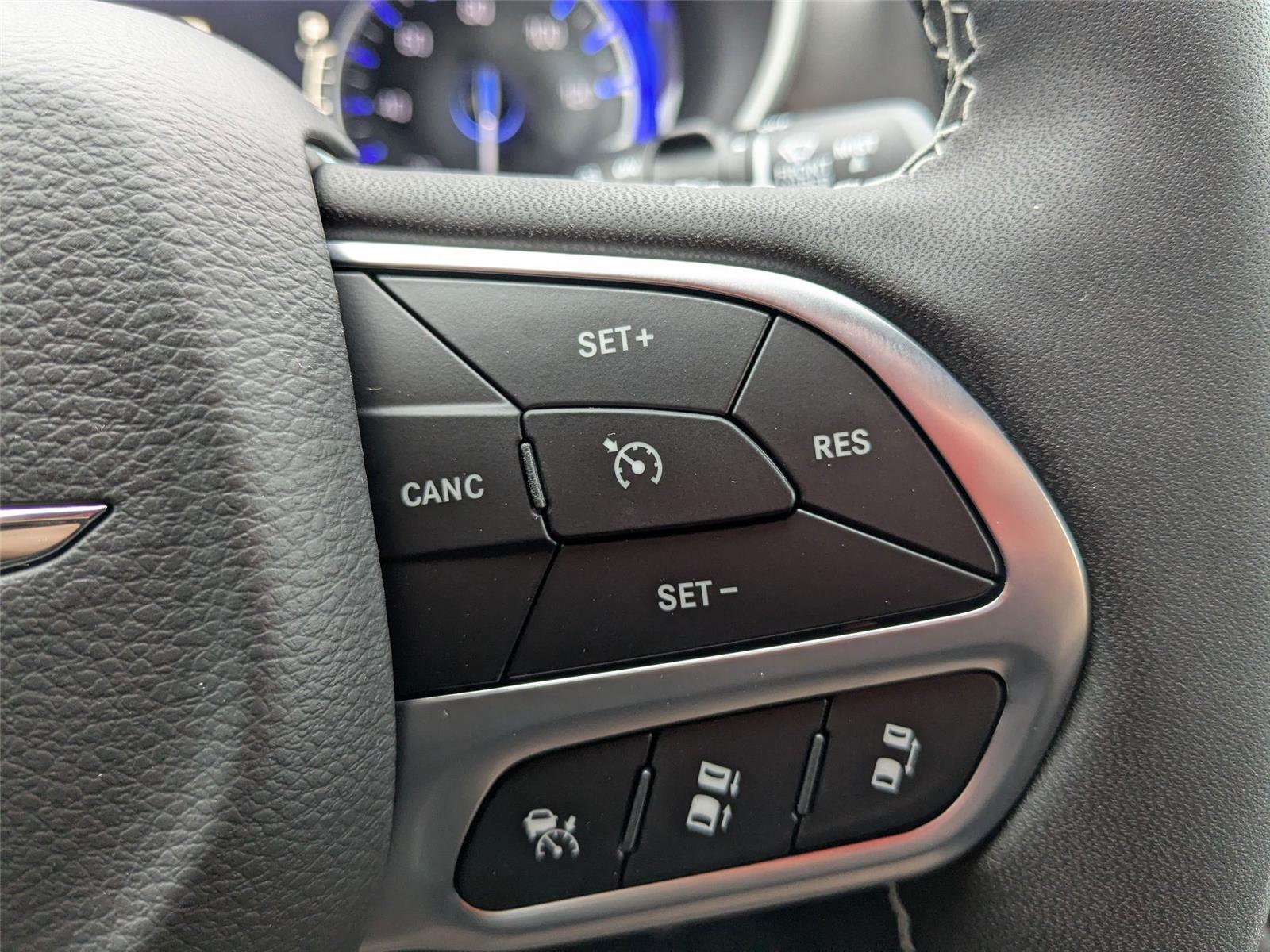 New 2026 Diamond Black Crystal Pearlcoat Chrysler Select image 17