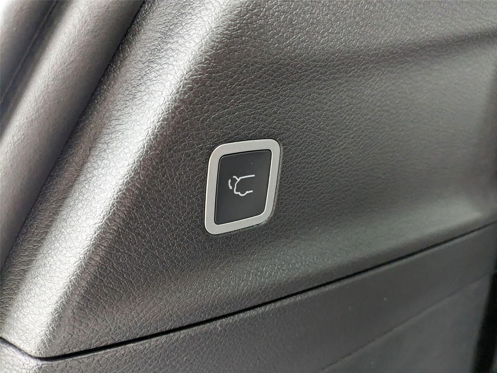 New 2026 Diamond Black Crystal Pearlcoat Chrysler Select image 27