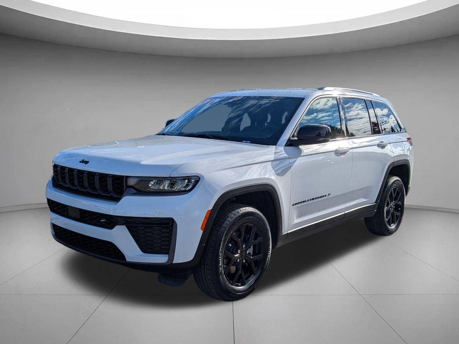 2026 Jeep Grand Cherokee Laredo Altitude
