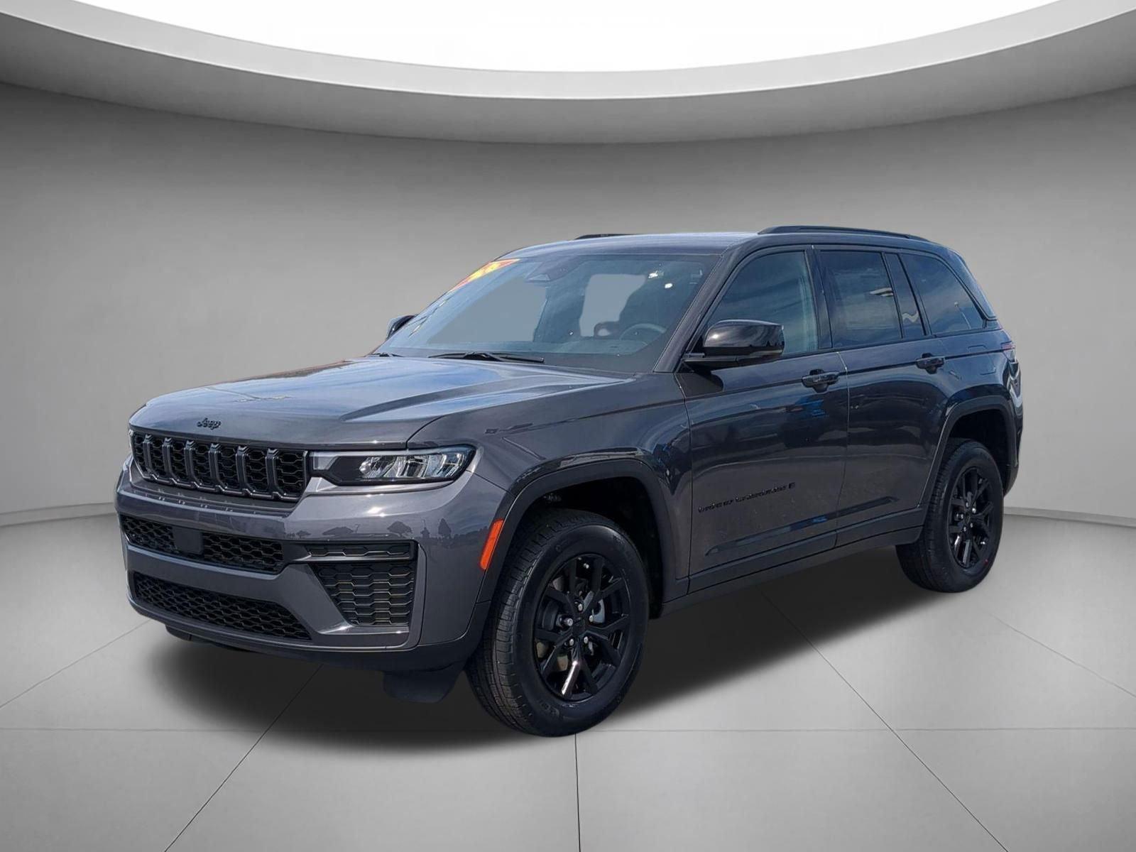 2026 Jeep Grand Cherokee Laredo Altitude