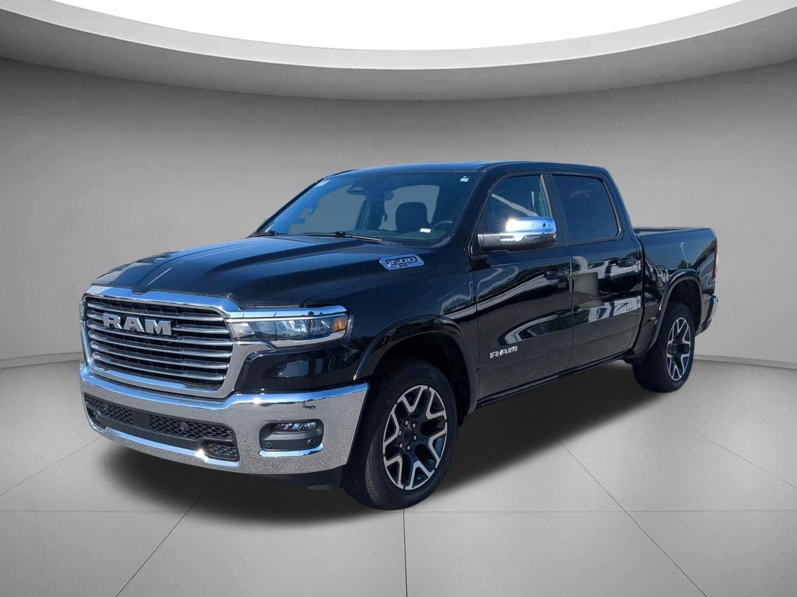 Diamond Black Crystal Pearlcoat 2025 RAM 1500 Laramie Crew Cab 4WD Pickup Truck Four-Wheel Drive 8-Speed Automatic
