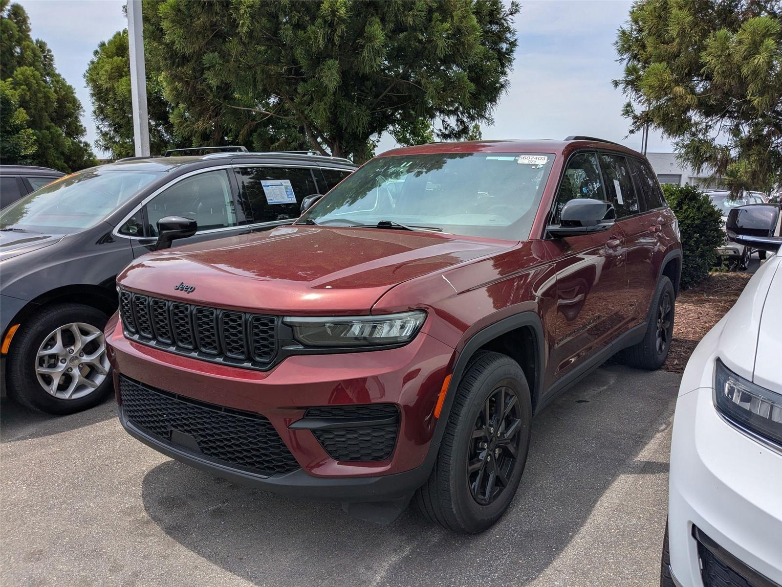 2025 Jeep Grand Cherokee Altitude 4WD
