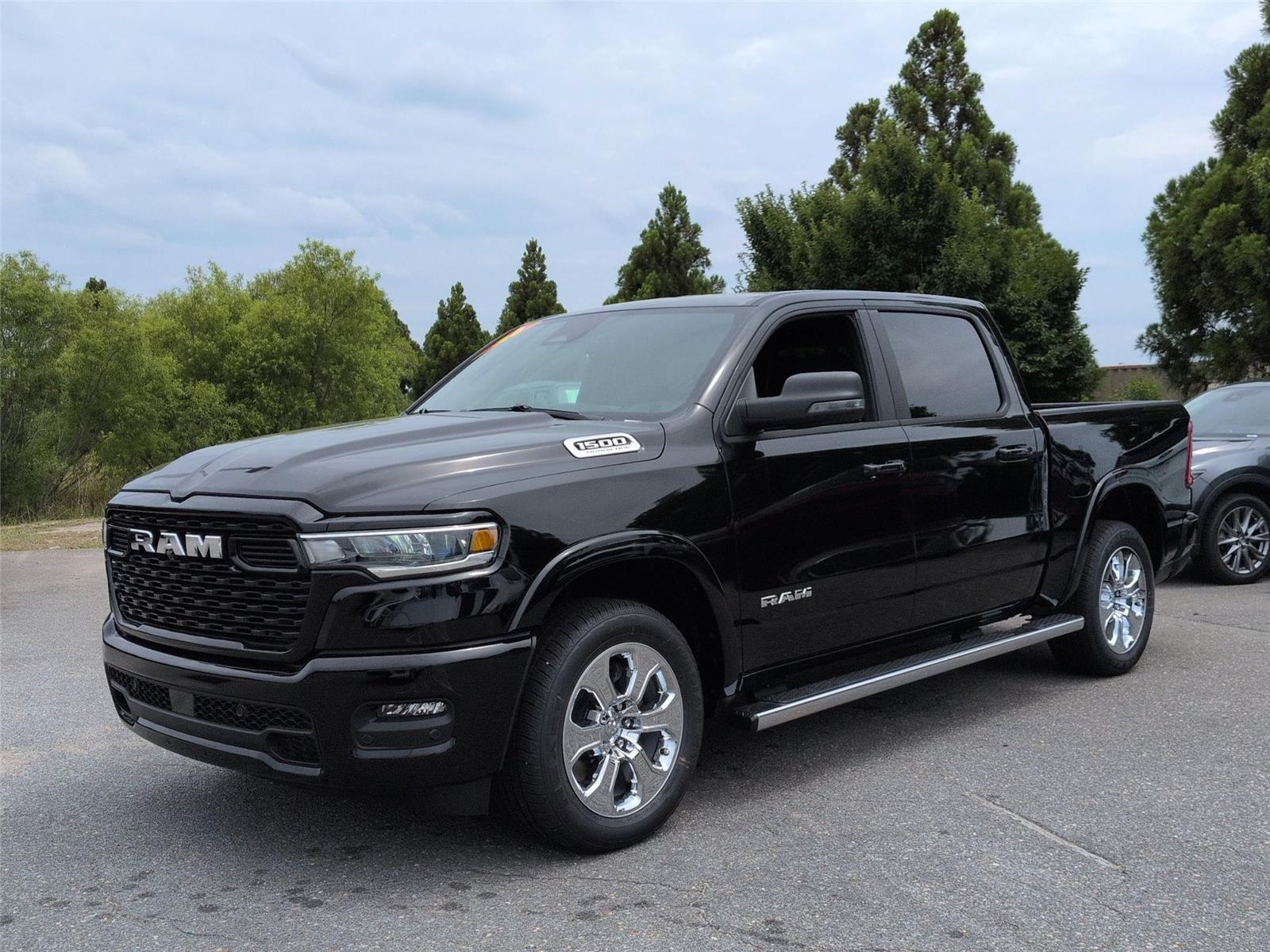 Diamond Black Crystal Pearlcoat 2026 RAM 1500 Lone Star Crew Cab 4WD Pickup Truck Four-Wheel Drive 8-Speed Automatic