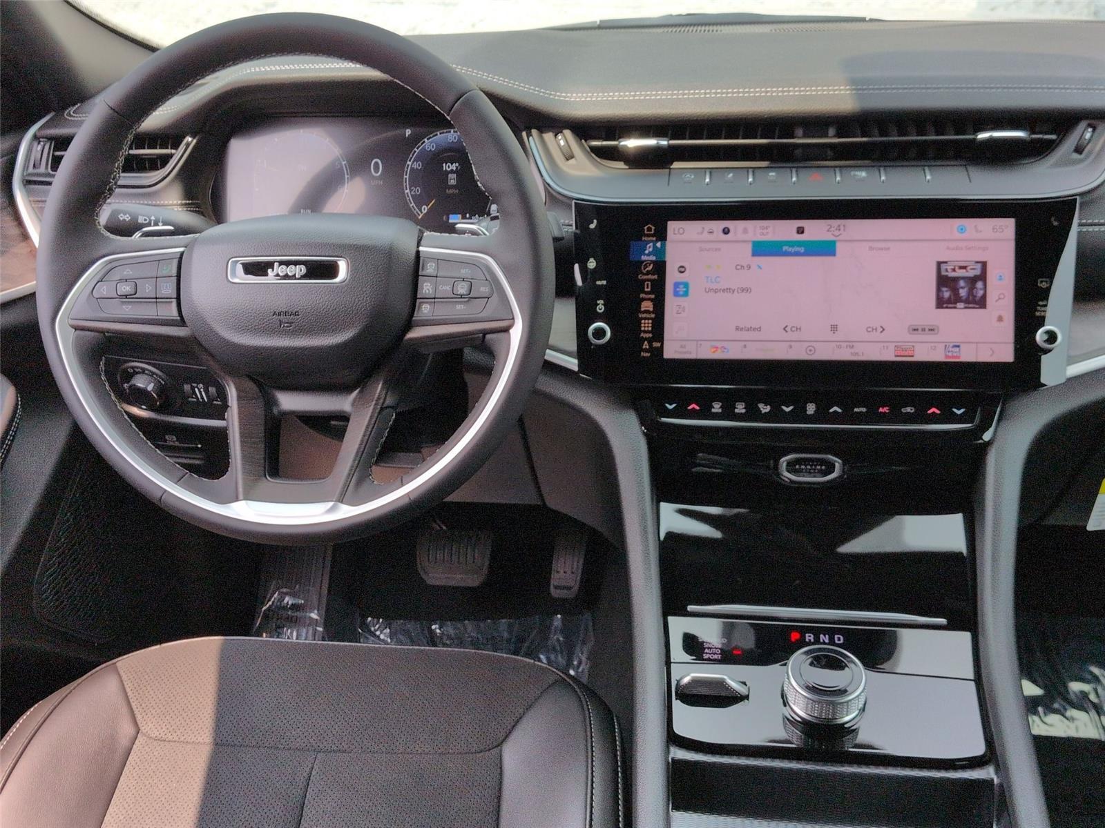 New 2026 Silver Zynith Jeep Laredo Altitude image 33