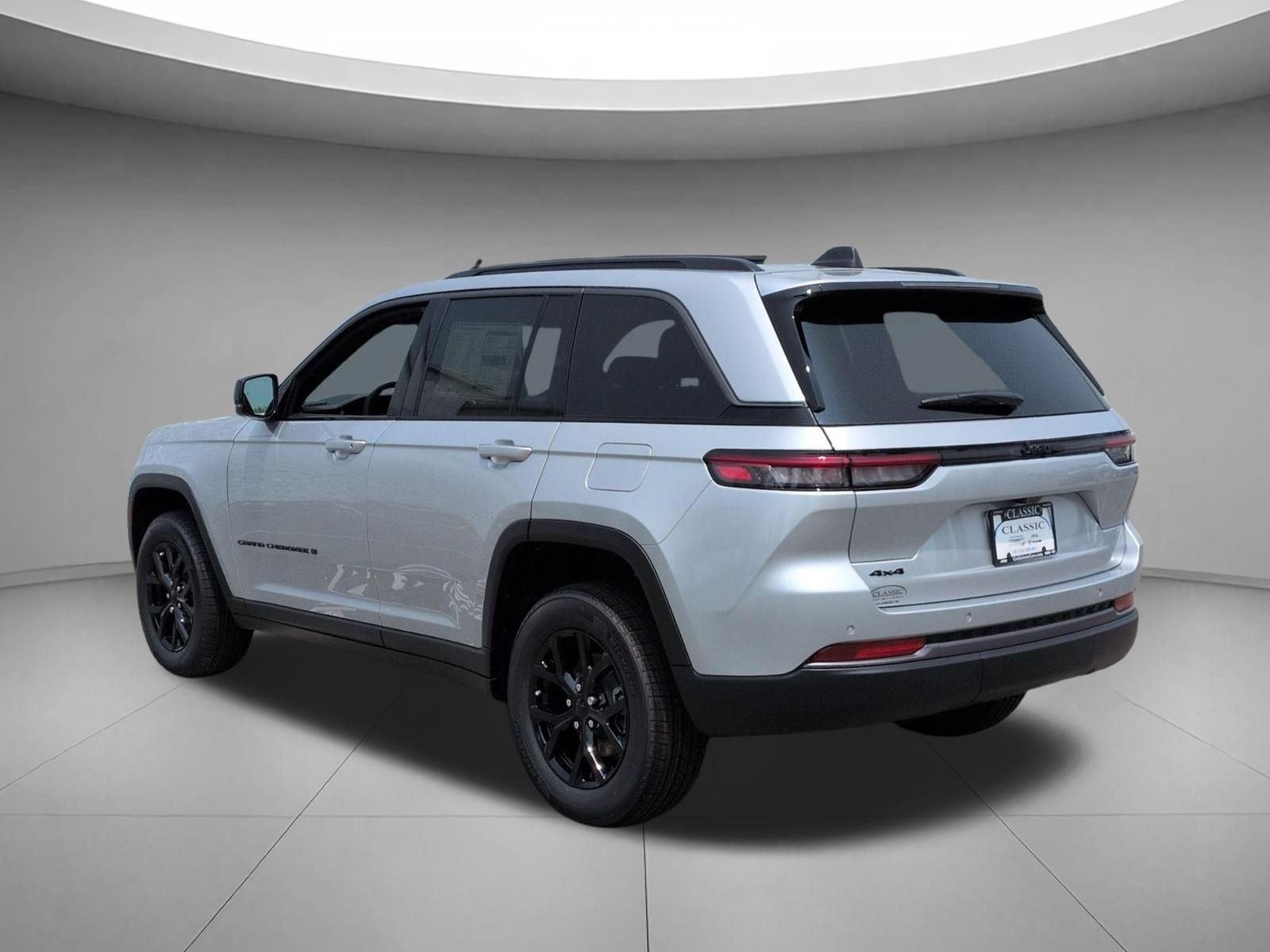 New 2026 Silver Zynith Jeep Laredo Altitude image 3