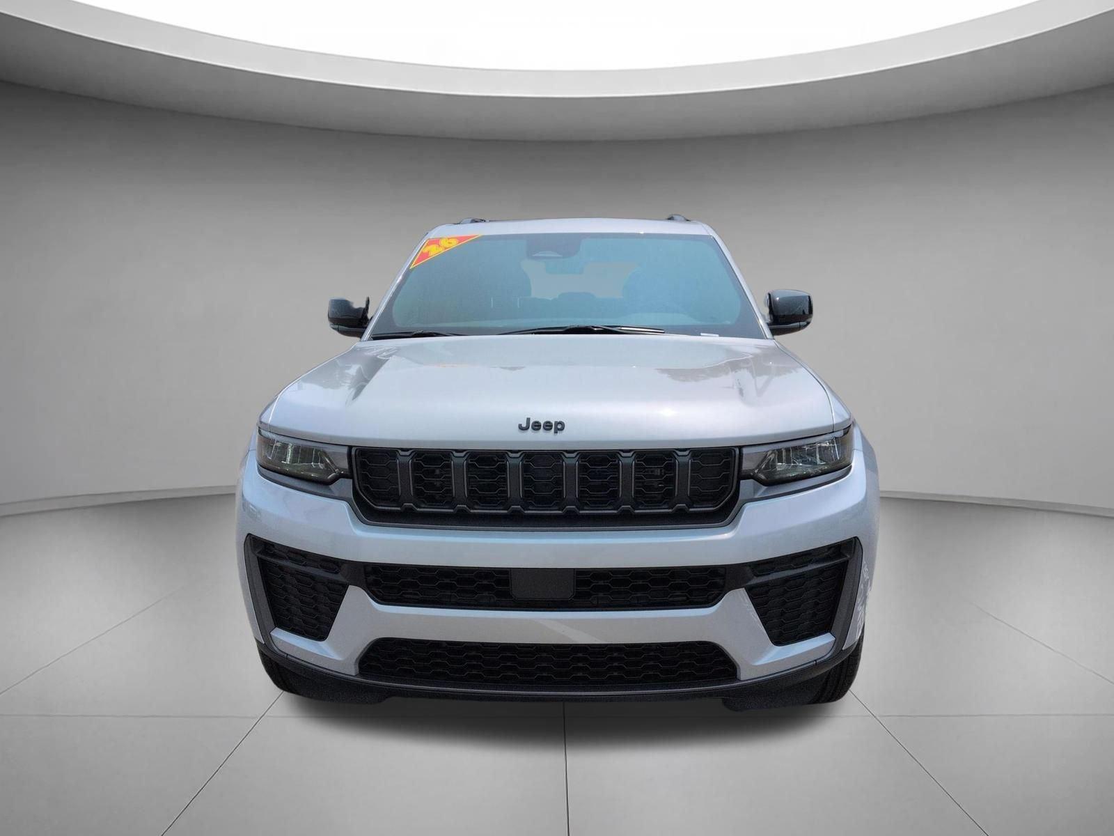 New 2026 Silver Zynith Jeep Laredo Altitude image 8