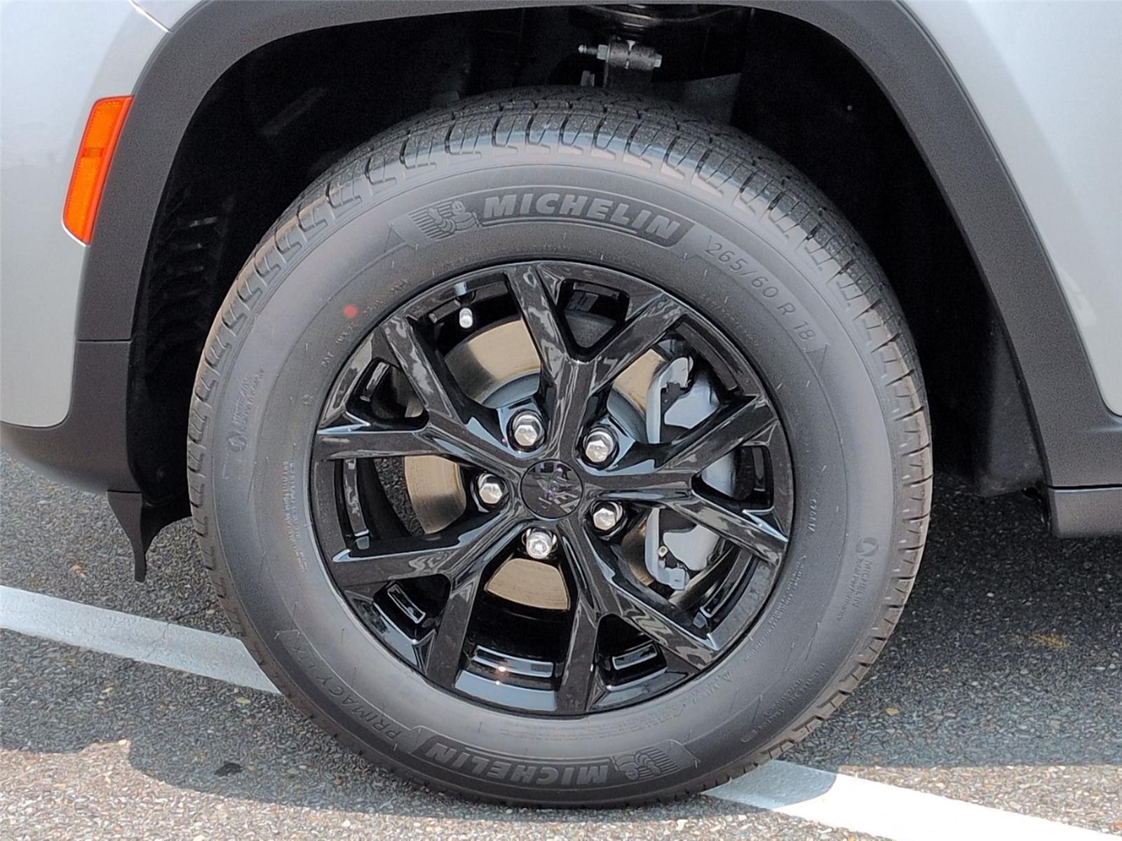 New 2026 Silver Zynith Jeep Laredo Altitude image 10