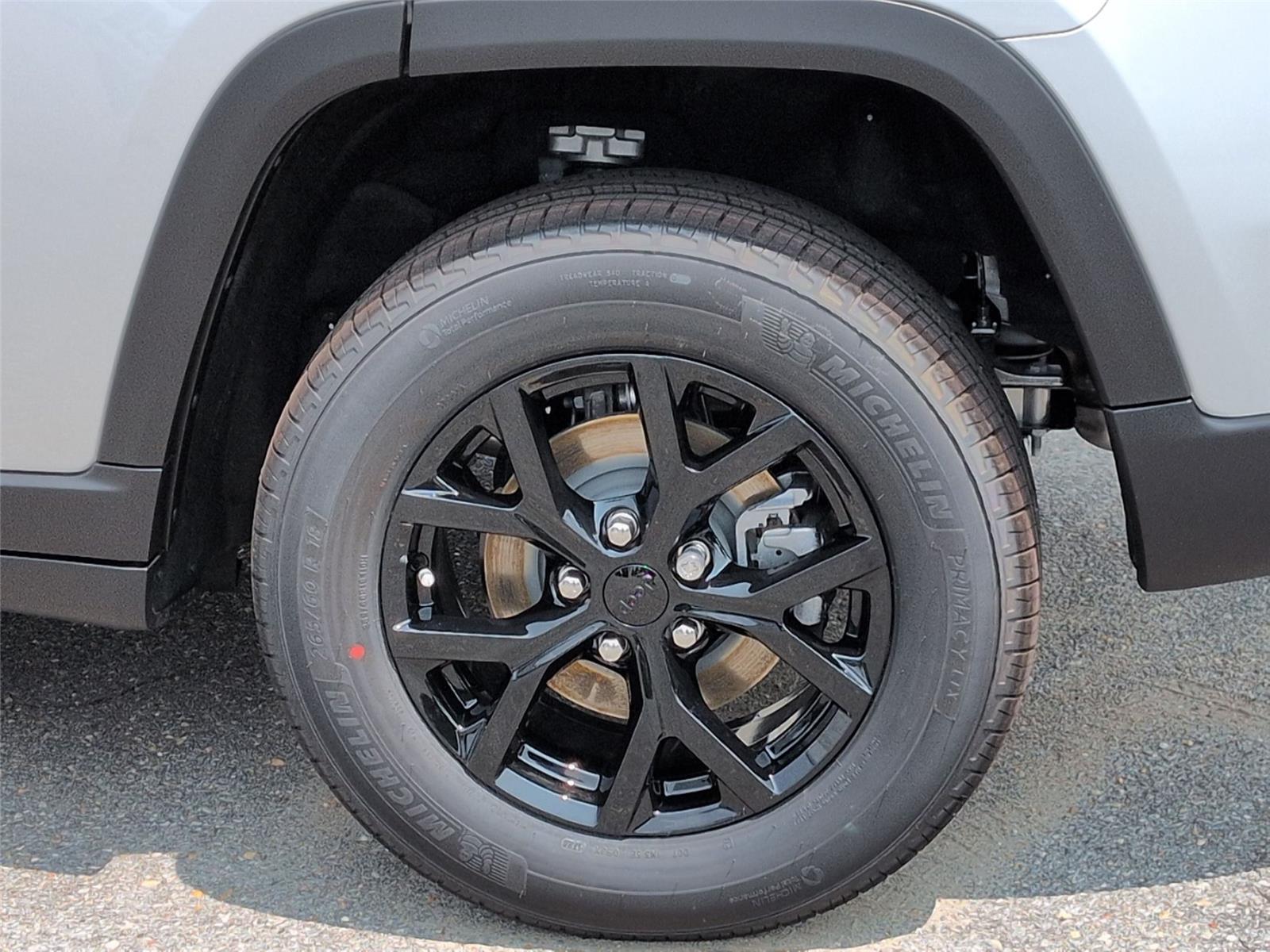 New 2026 Silver Zynith Jeep Laredo Altitude image 11