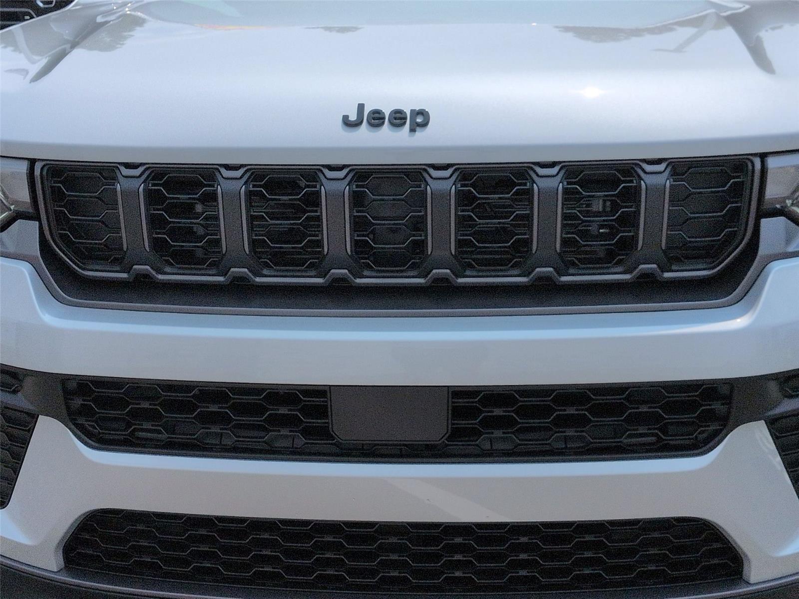 New 2026 Silver Zynith Jeep Laredo Altitude image 14