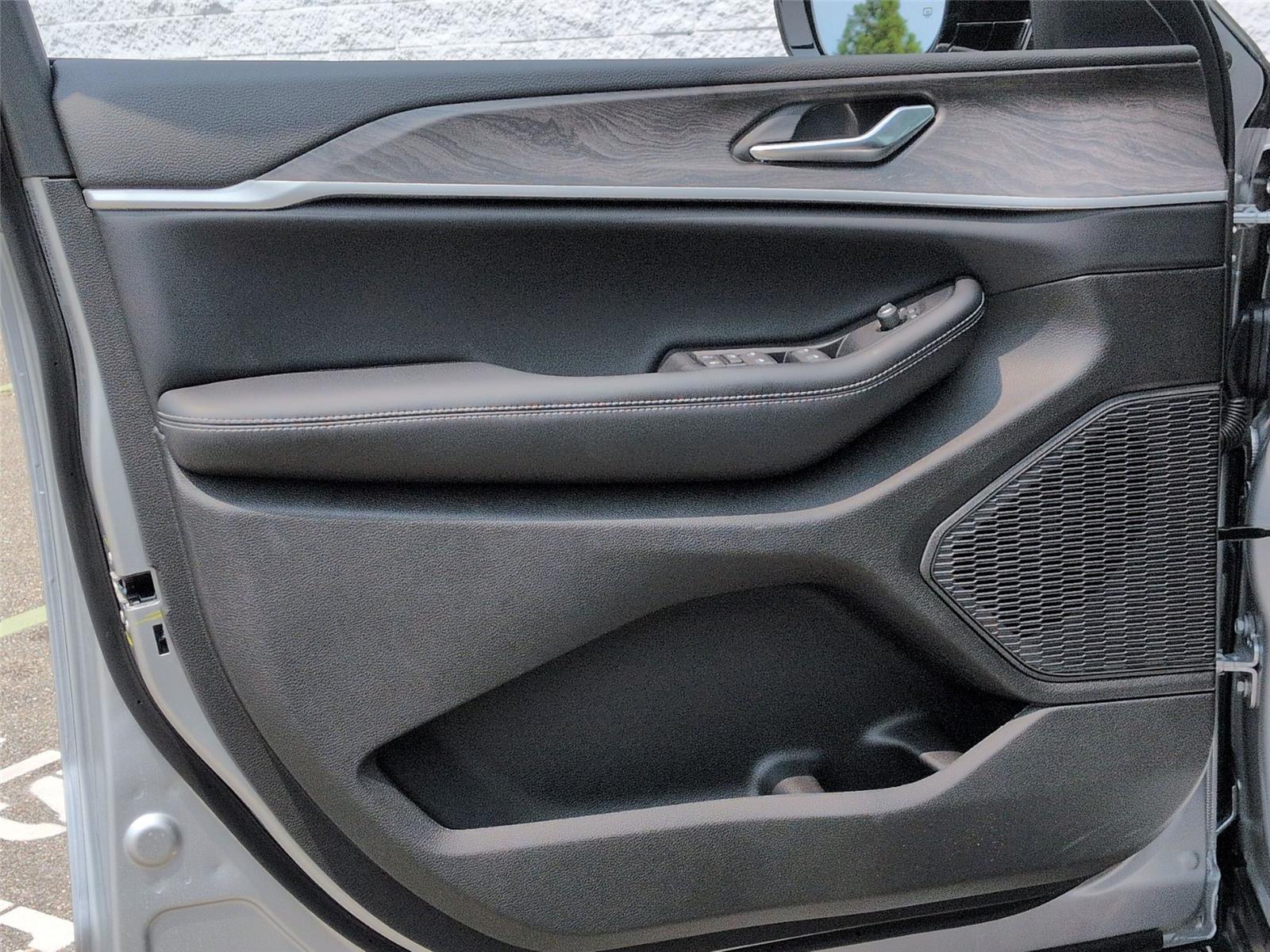 New 2026 Silver Zynith Jeep Laredo Altitude image 15