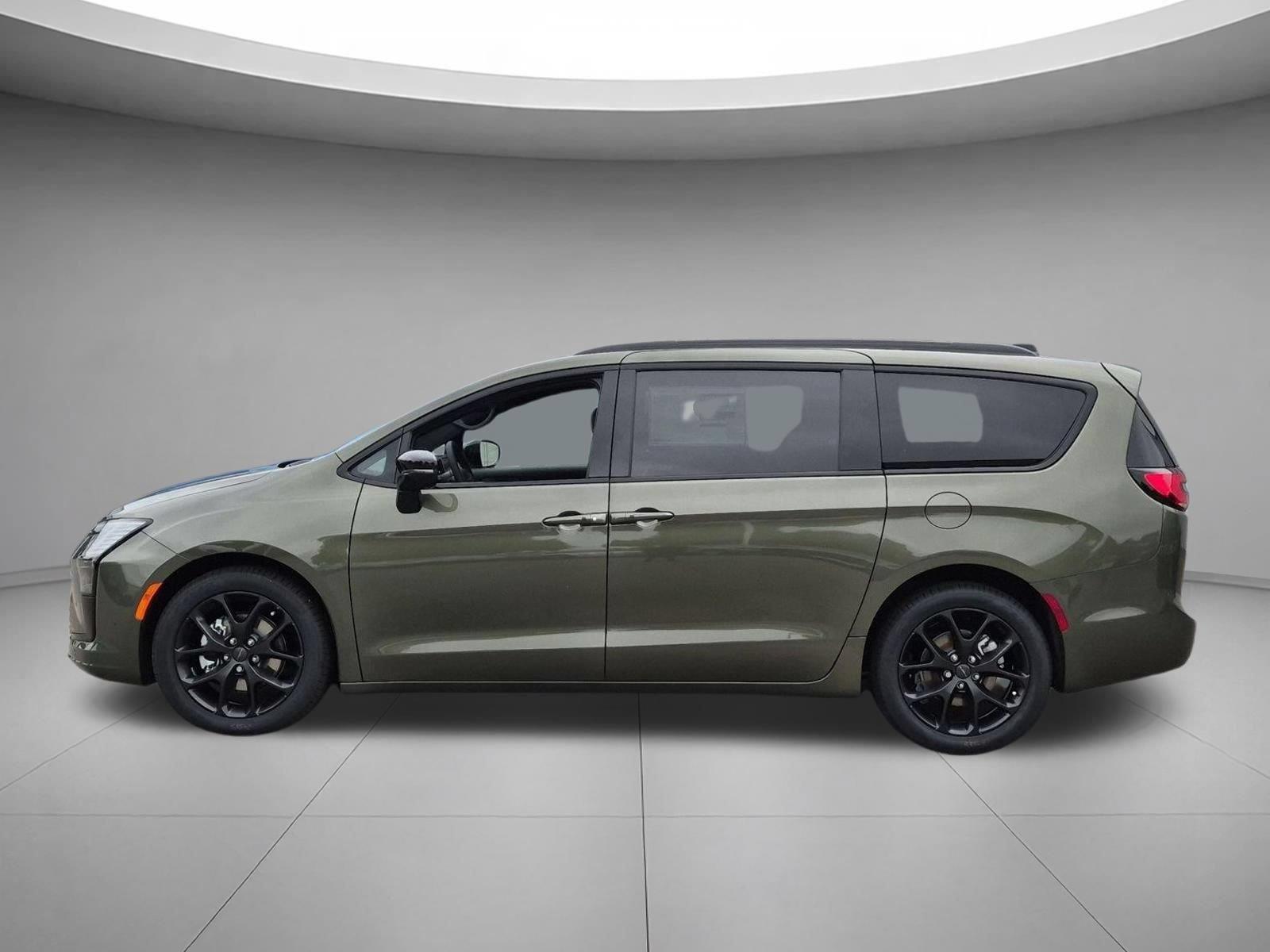 New 2027 Olive Green Pearlcoat Chrysler Limited image 2