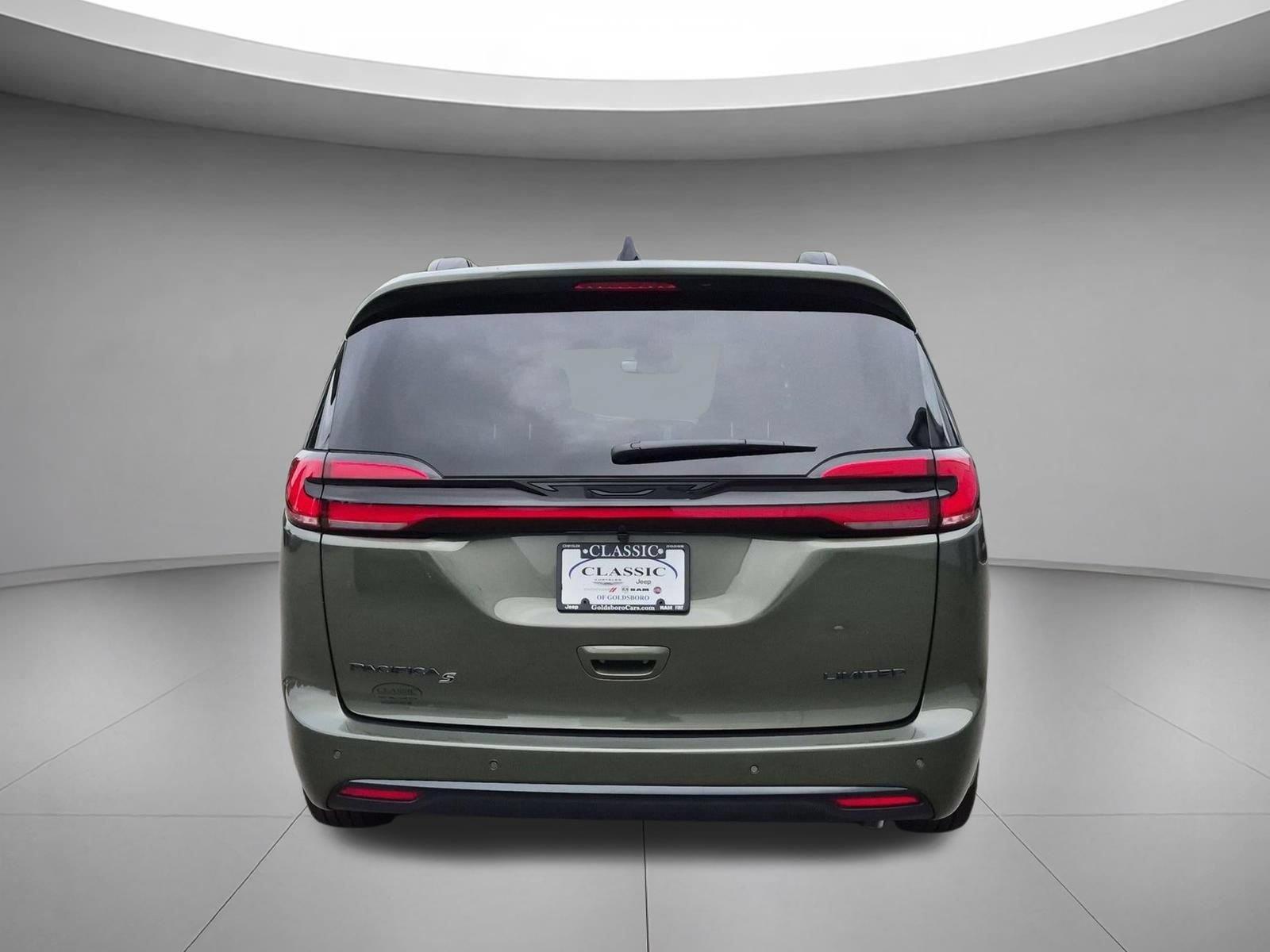 New 2027 Olive Green Pearlcoat Chrysler Limited image 4