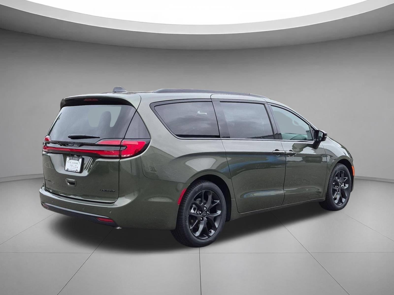 New 2027 Olive Green Pearlcoat Chrysler Limited image 5
