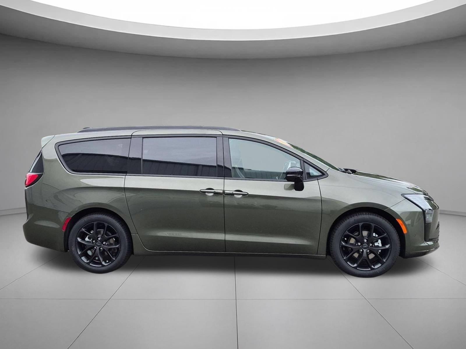 New 2027 Olive Green Pearlcoat Chrysler Limited image 6
