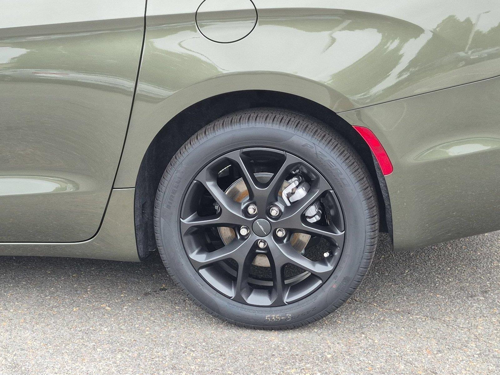 New 2027 Olive Green Pearlcoat Chrysler Limited image 11