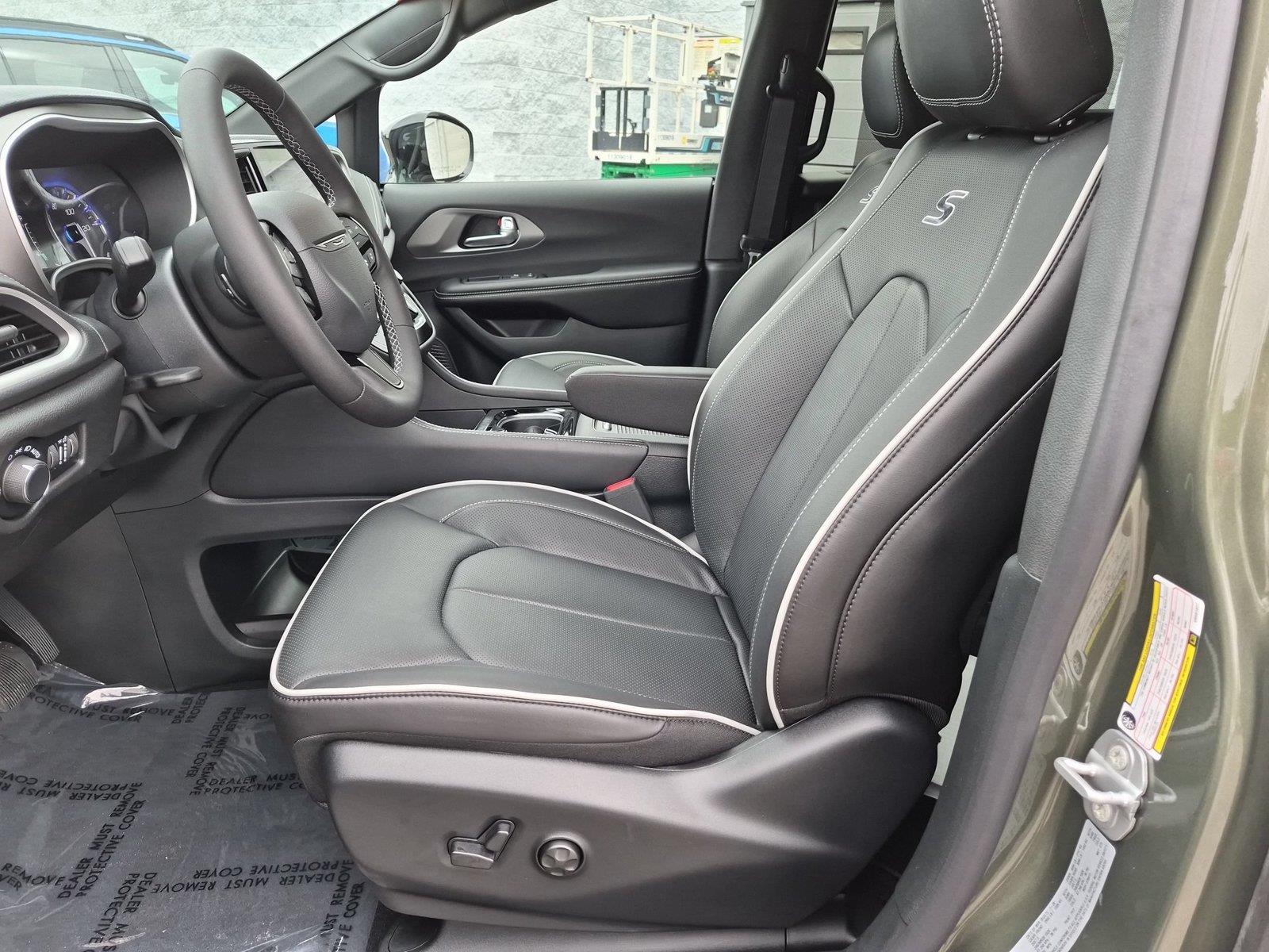 New 2027 Olive Green Pearlcoat Chrysler Limited image 18