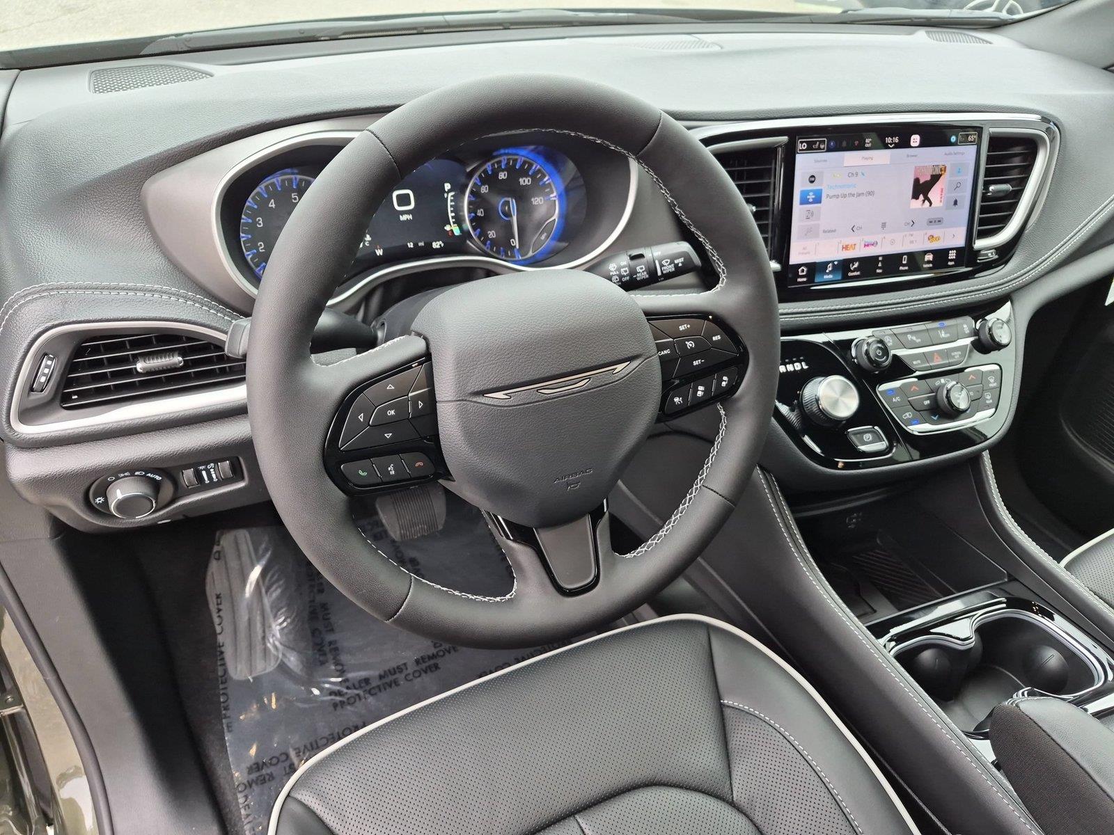 New 2027 Olive Green Pearlcoat Chrysler Limited image 19