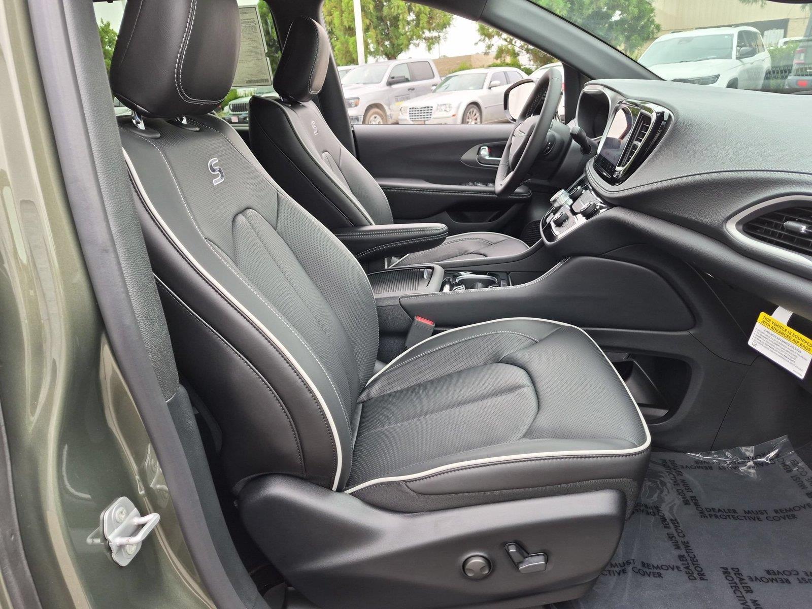 New 2027 Olive Green Pearlcoat Chrysler Limited image 38