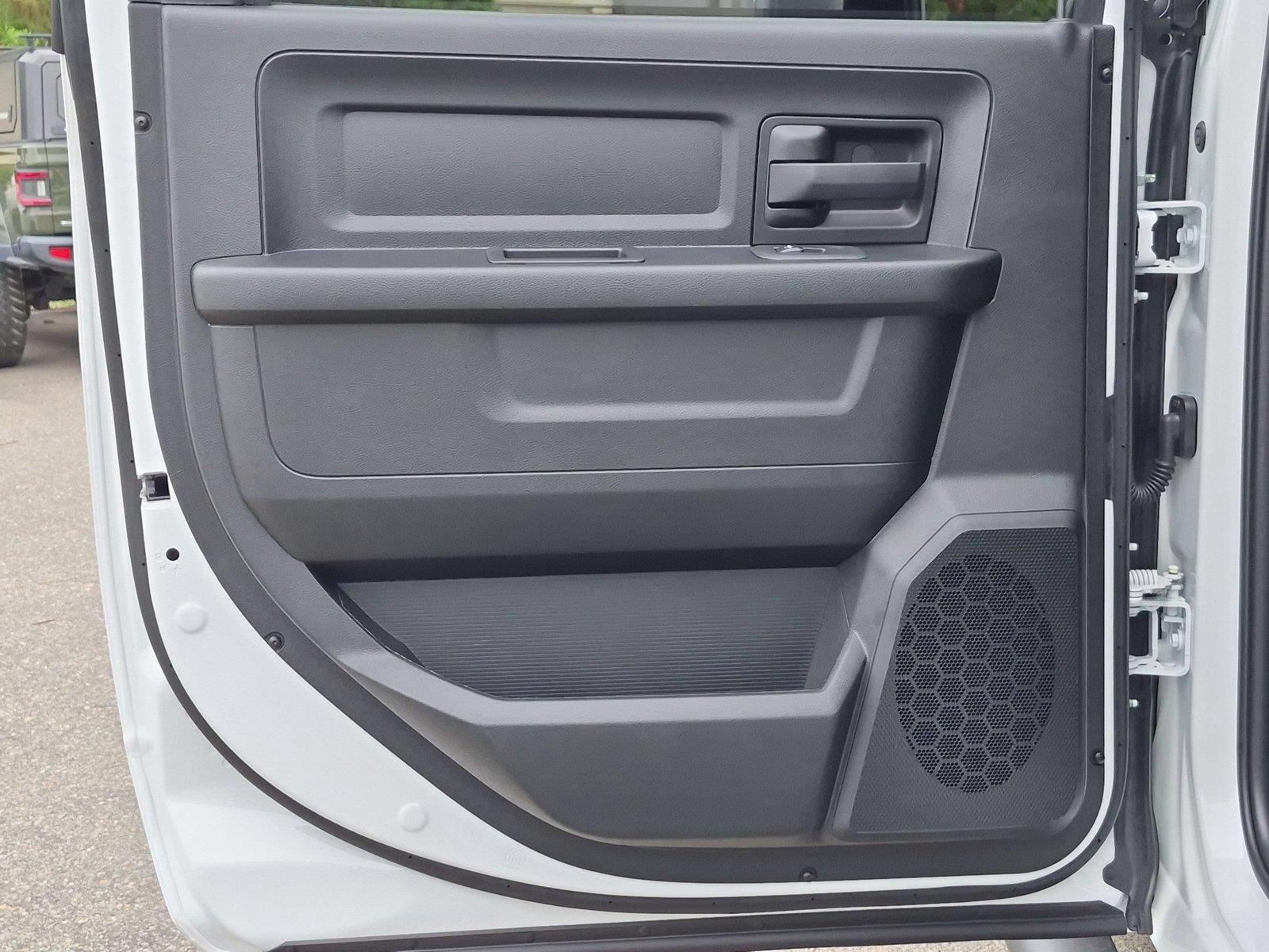 New 2026 Bright White Clearcoat Ram Black Express image 31