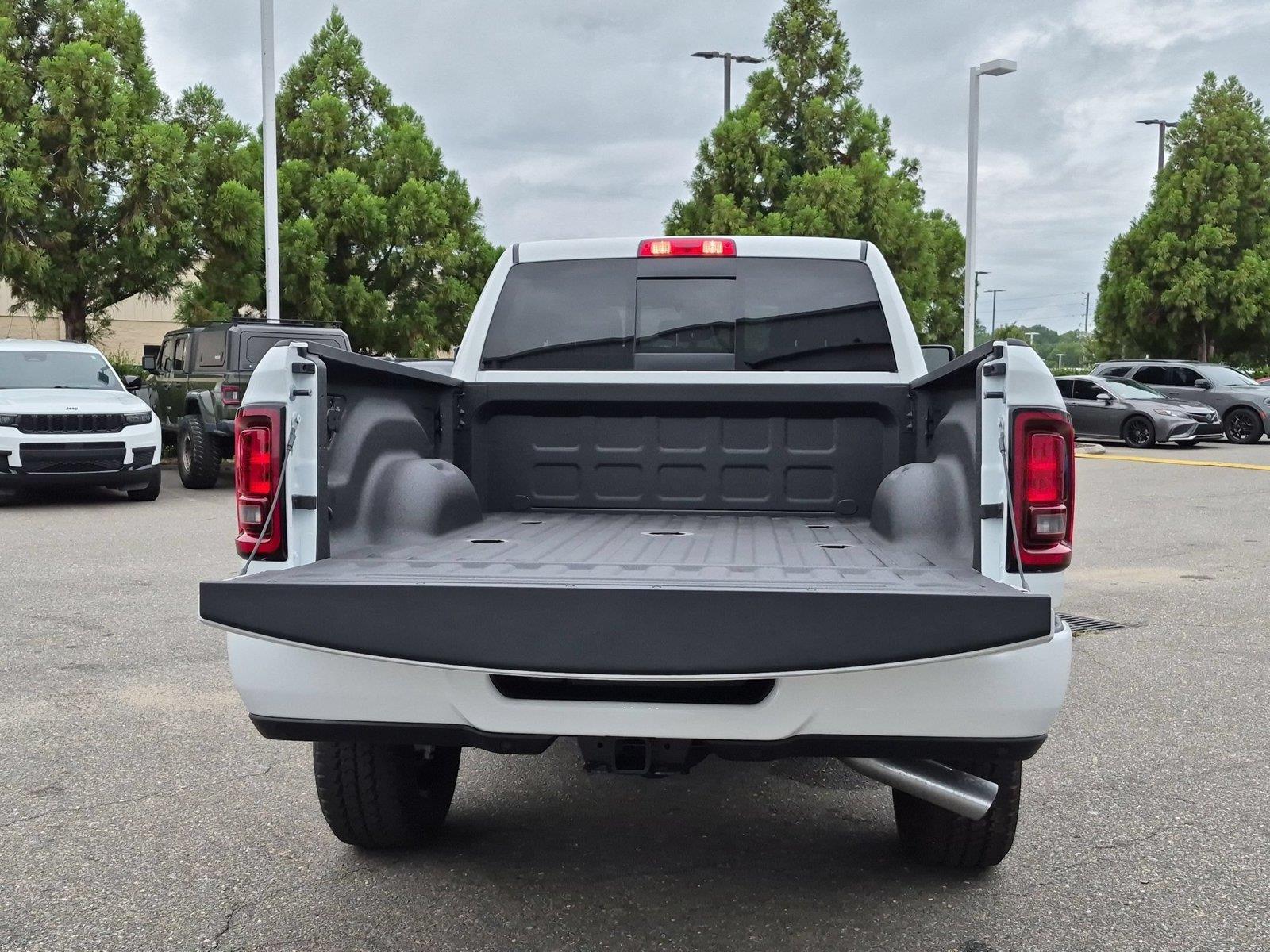 New 2026 Bright White Clearcoat Ram Black Express image 34