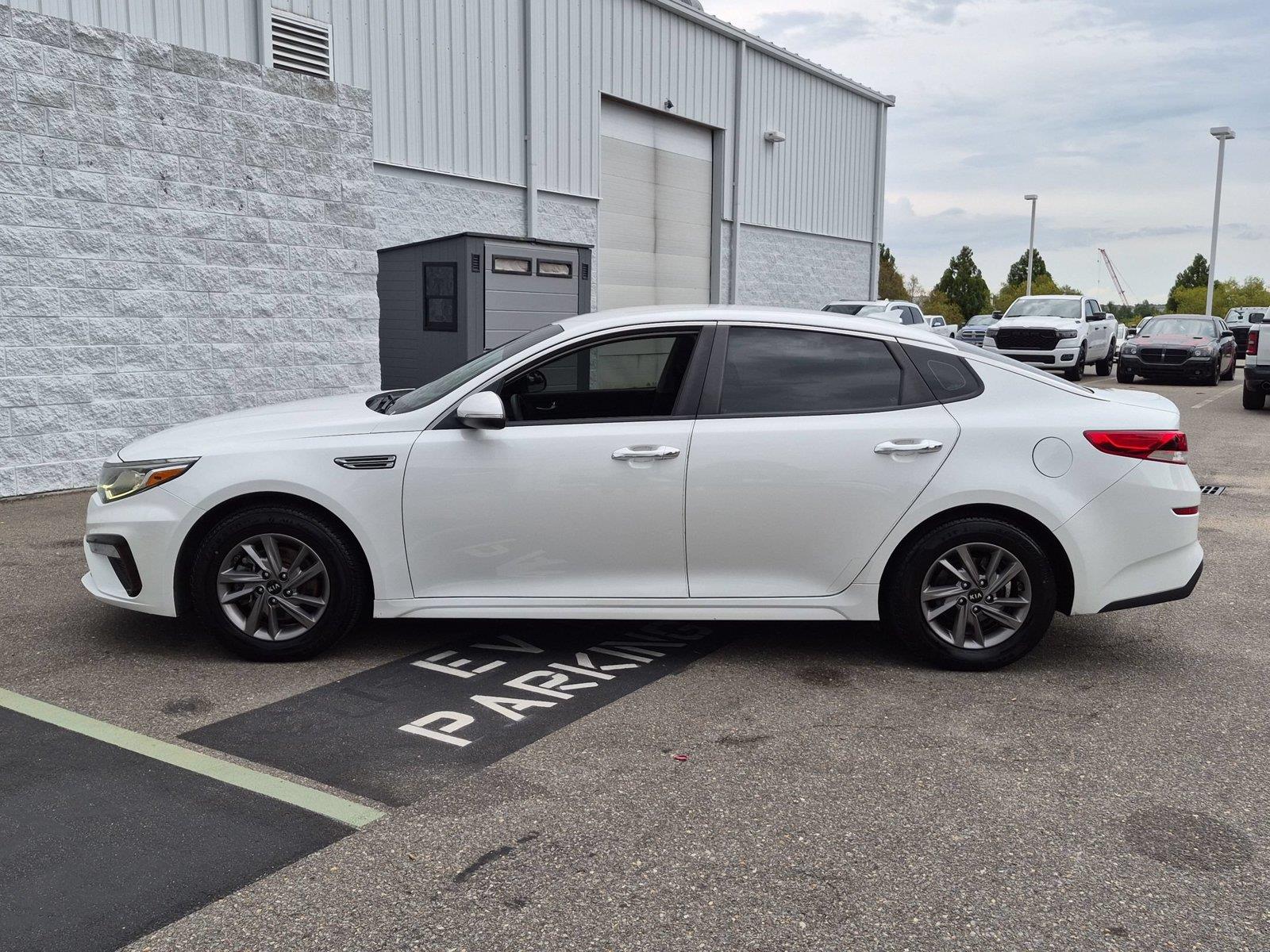 Used 2020 Snow White Pearl Kia LX image 2