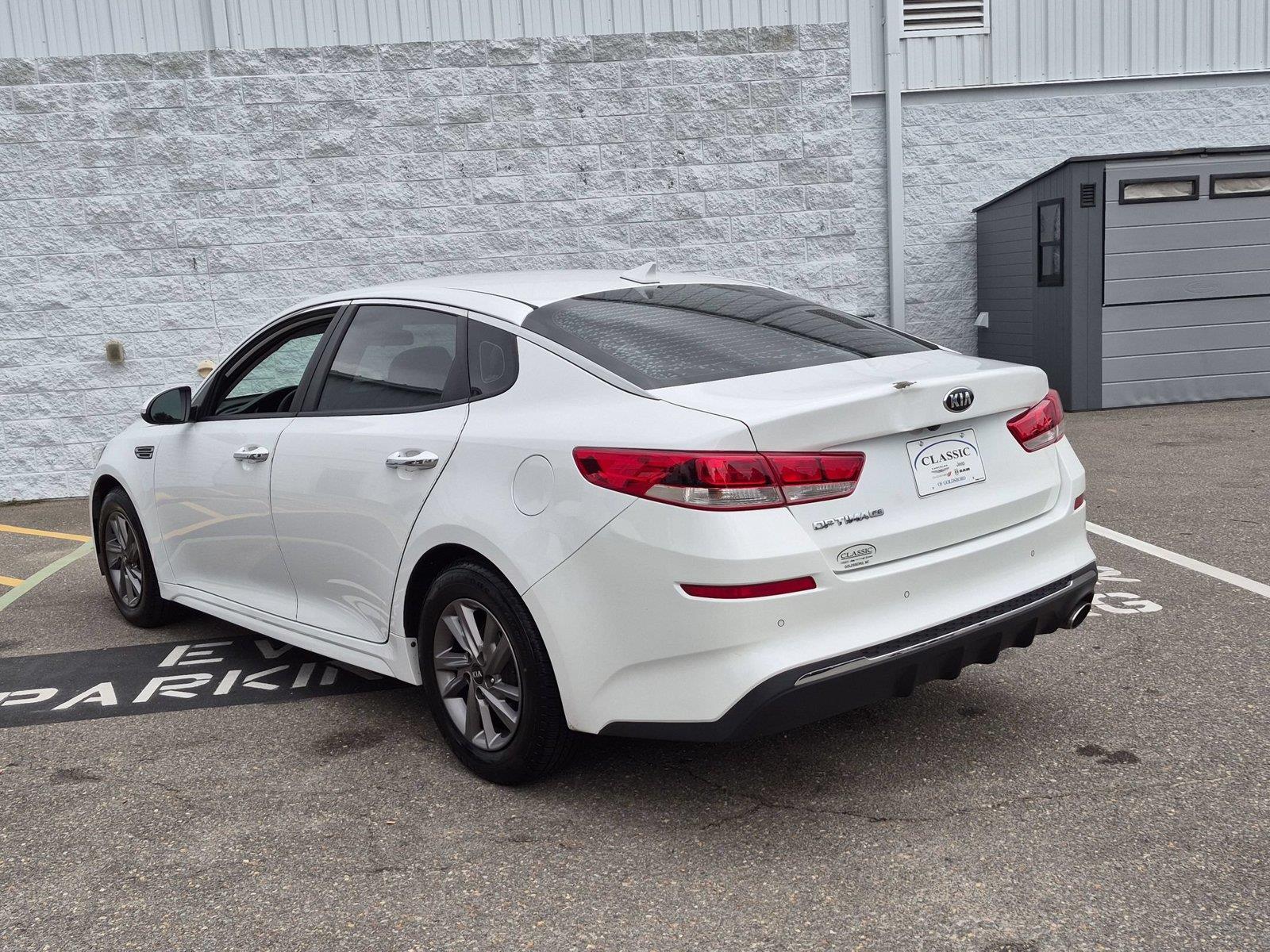Used 2020 Snow White Pearl Kia LX image 3