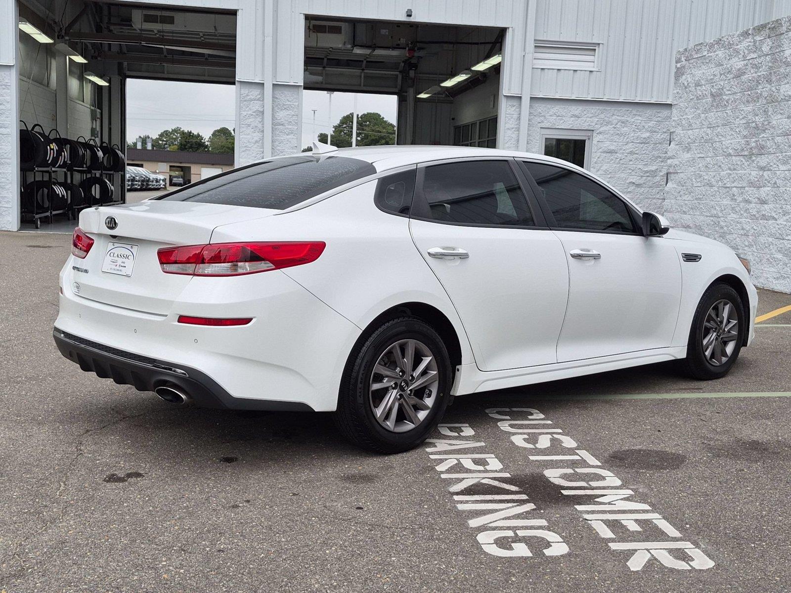 Used 2020 Snow White Pearl Kia LX image 5