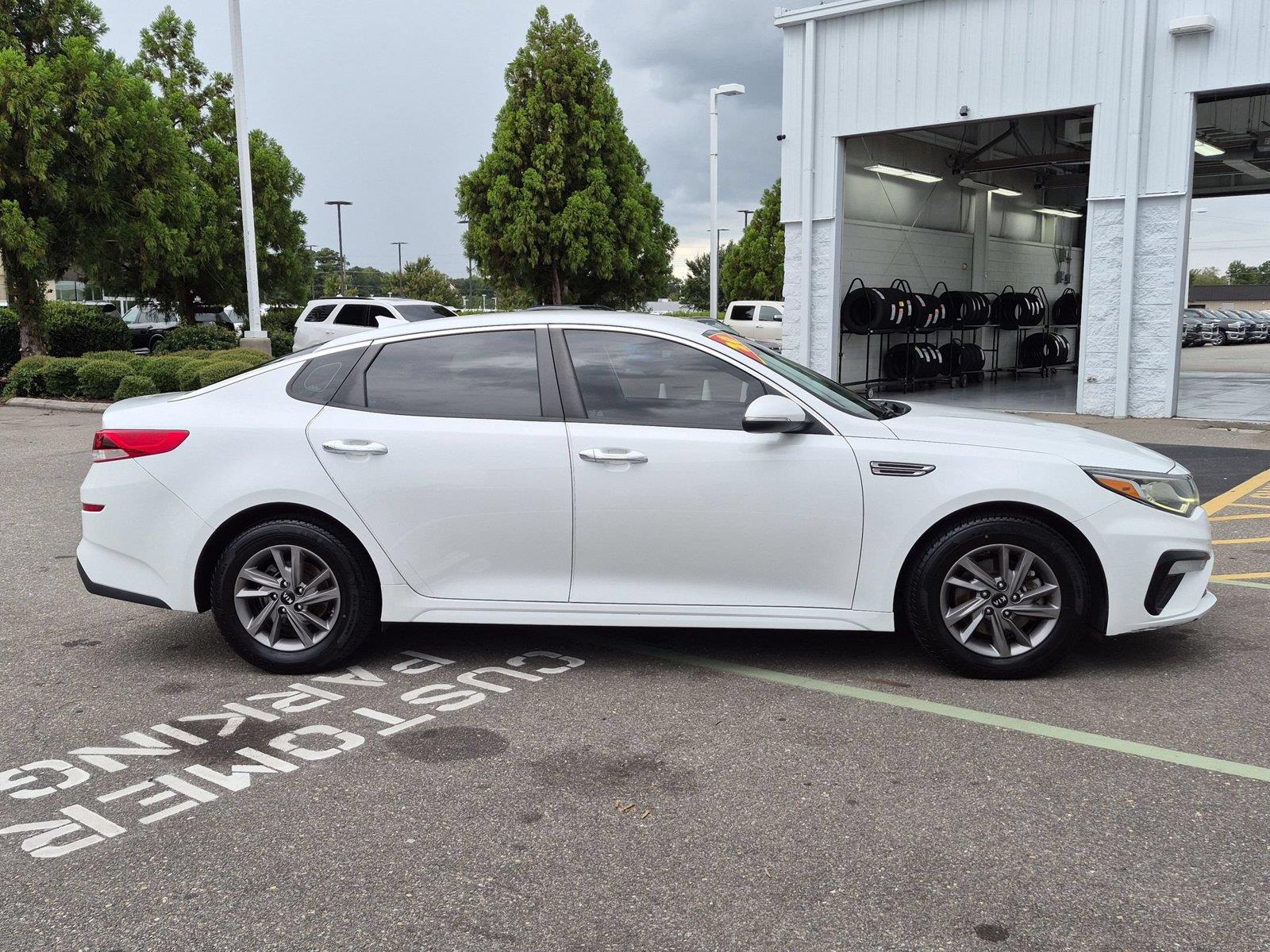 Used 2020 Snow White Pearl Kia LX image 6