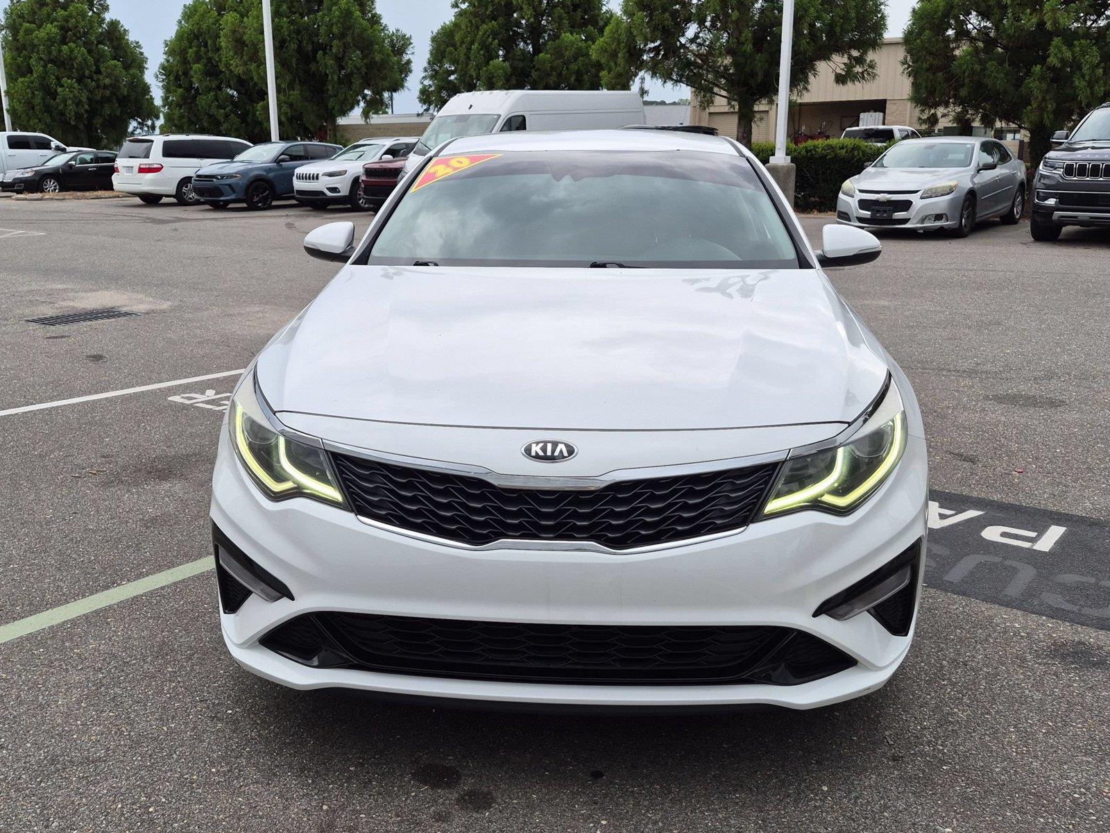 Used 2020 Snow White Pearl Kia LX image 8