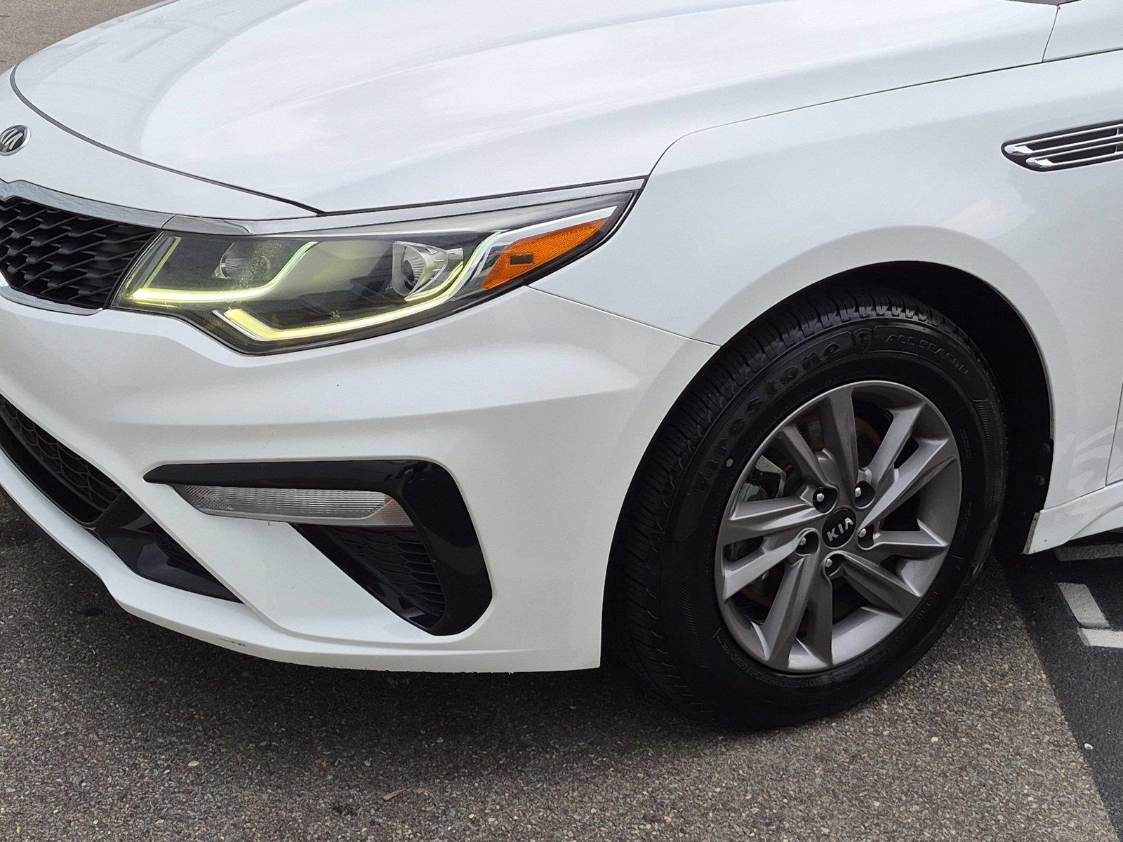 Used 2020 Snow White Pearl Kia LX image 9