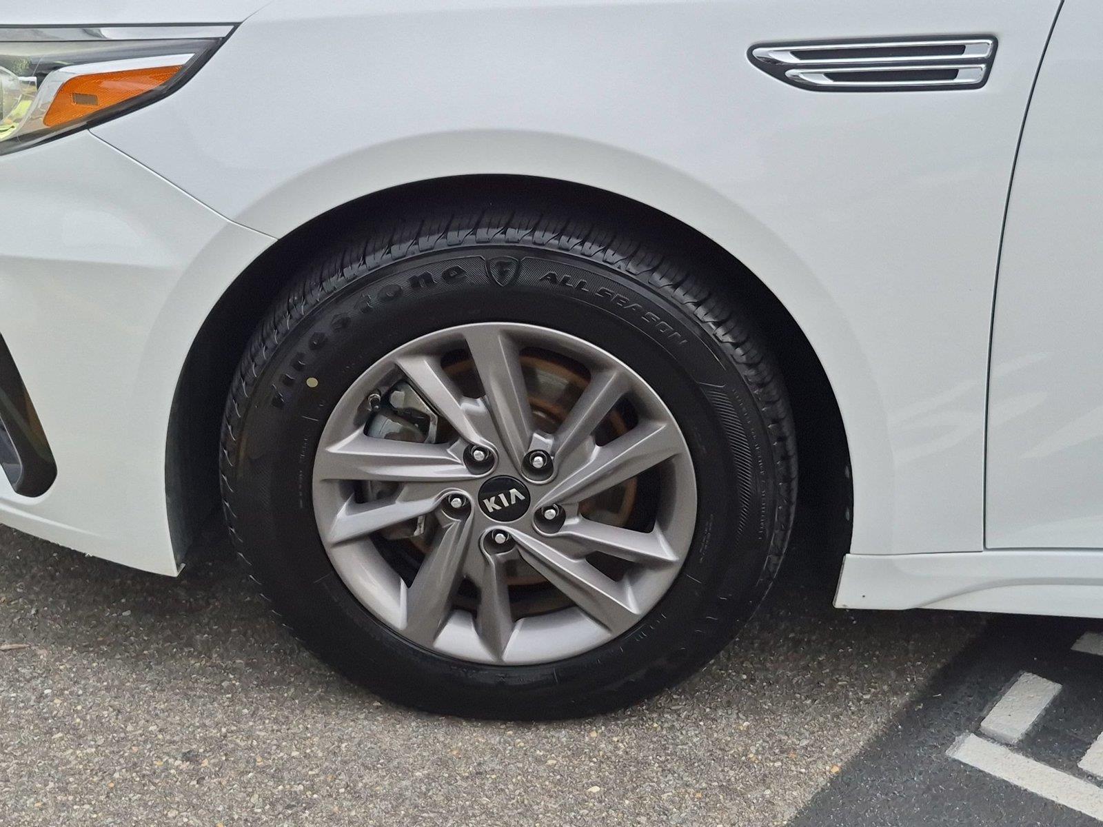 Used 2020 Snow White Pearl Kia LX image 10
