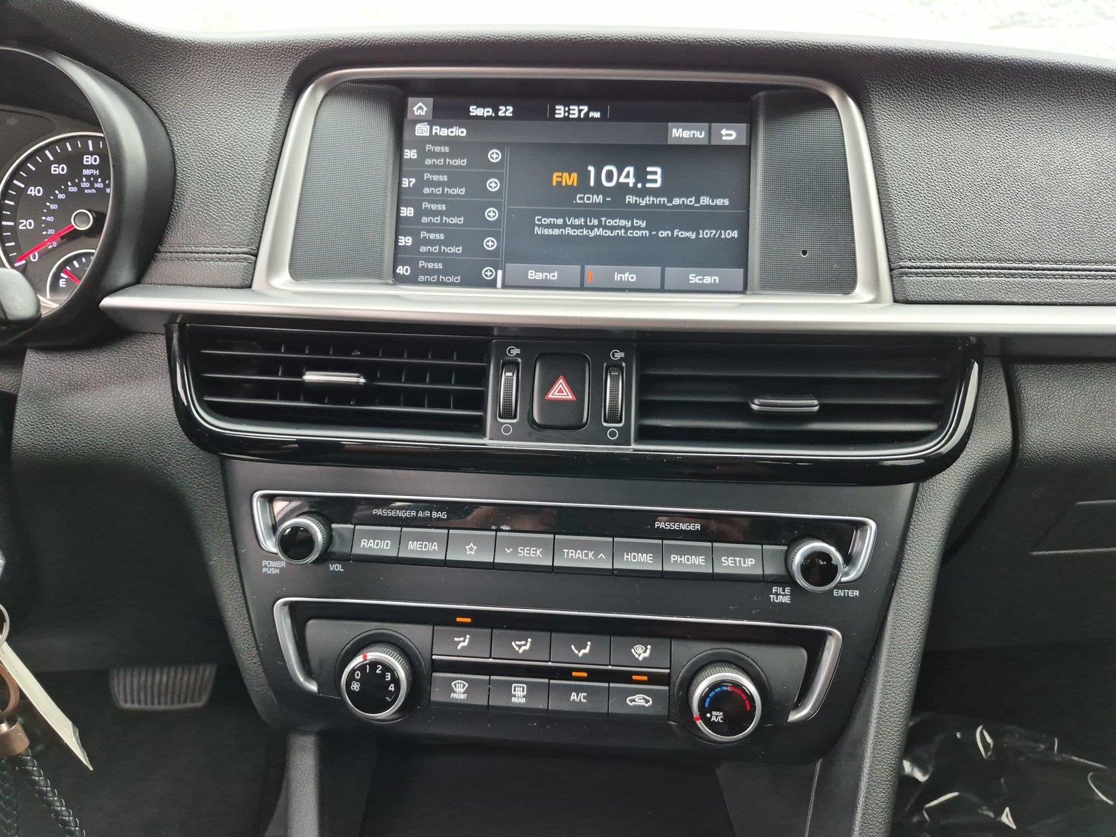 Used 2020 Snow White Pearl Kia LX image 23