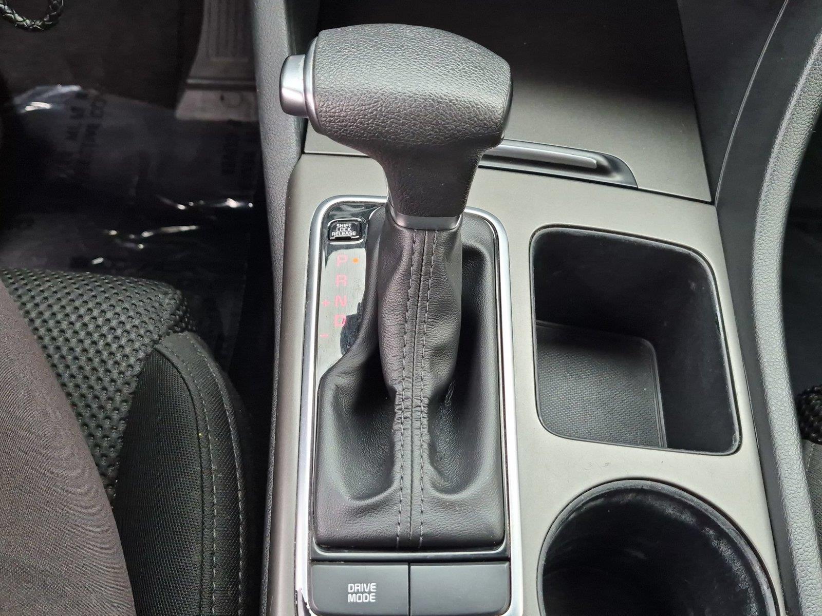 Used 2020 Snow White Pearl Kia LX image 27