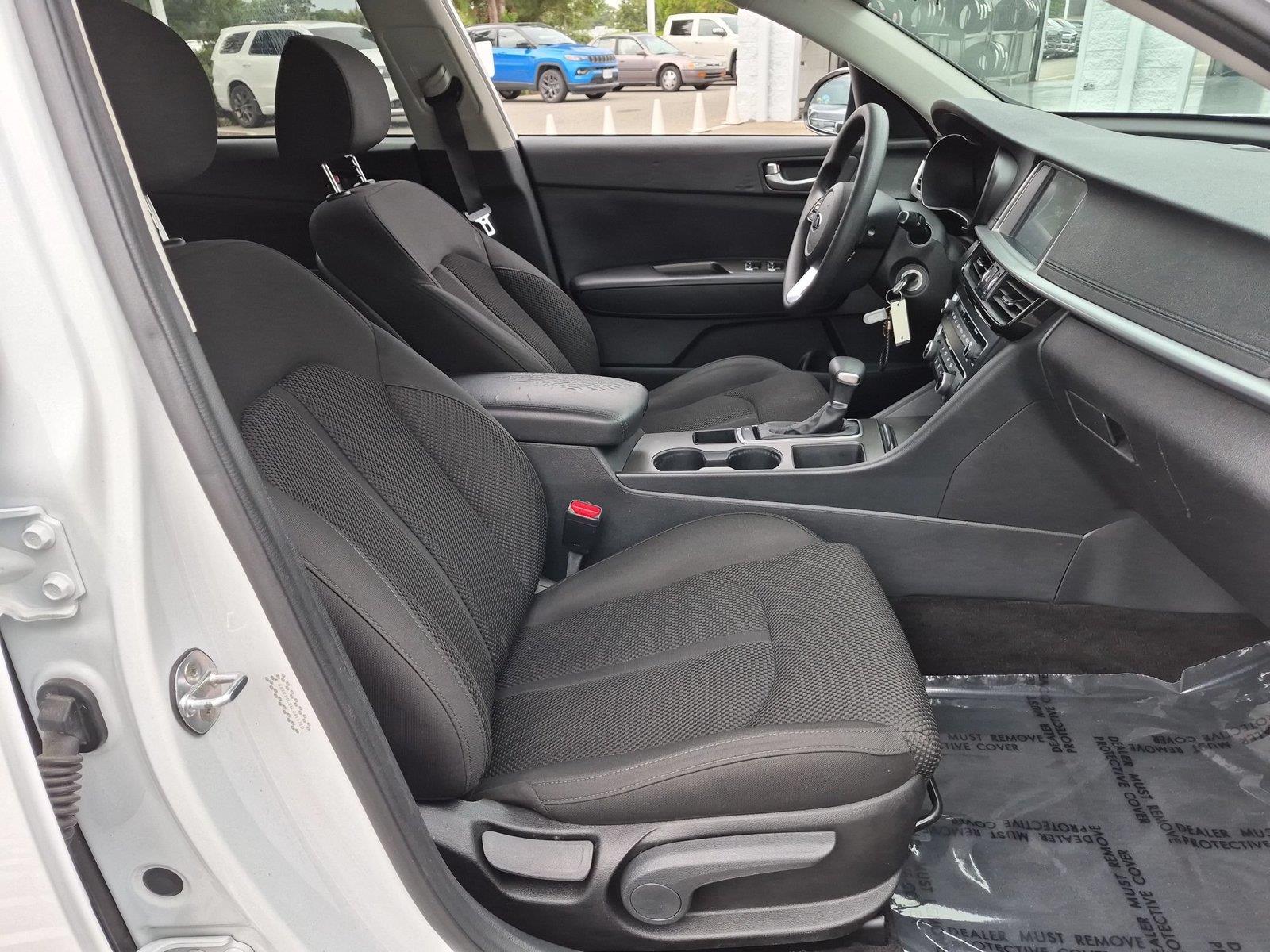 Used 2020 Snow White Pearl Kia LX image 33