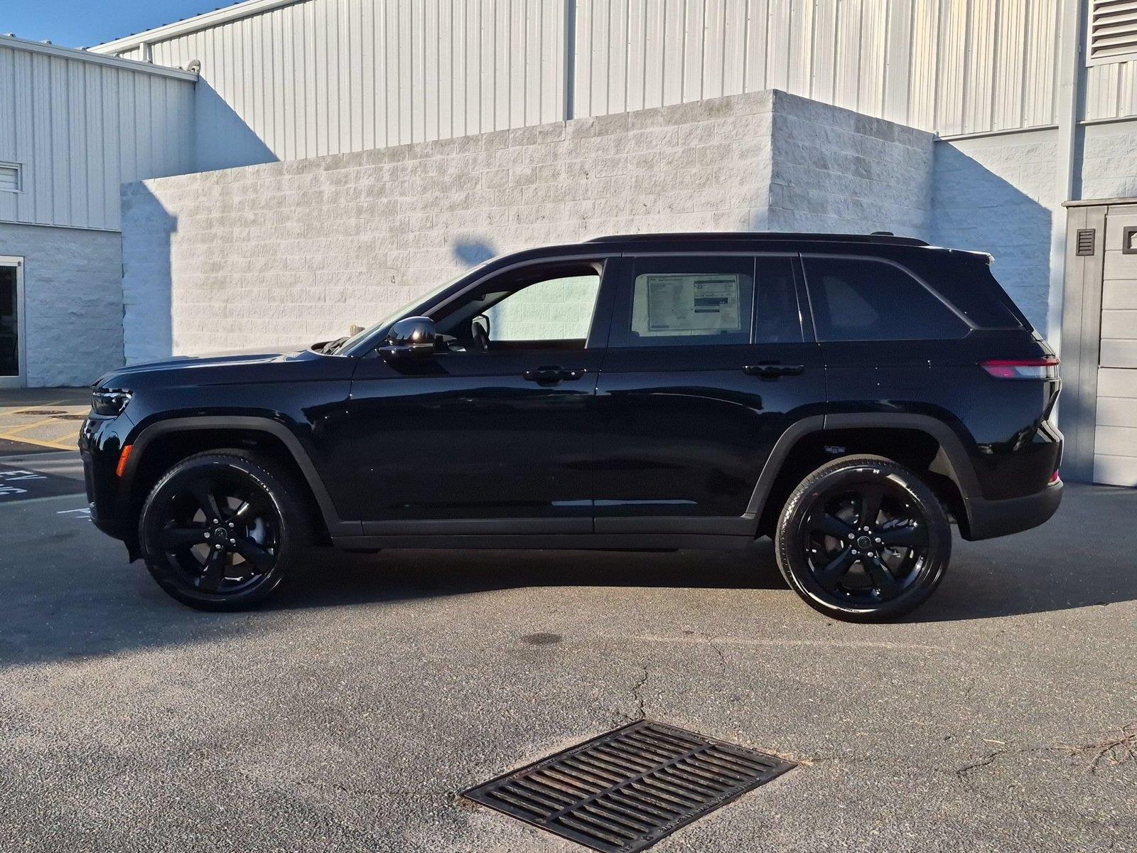 New 2027 High Gloss Black Jeep Limited image 2