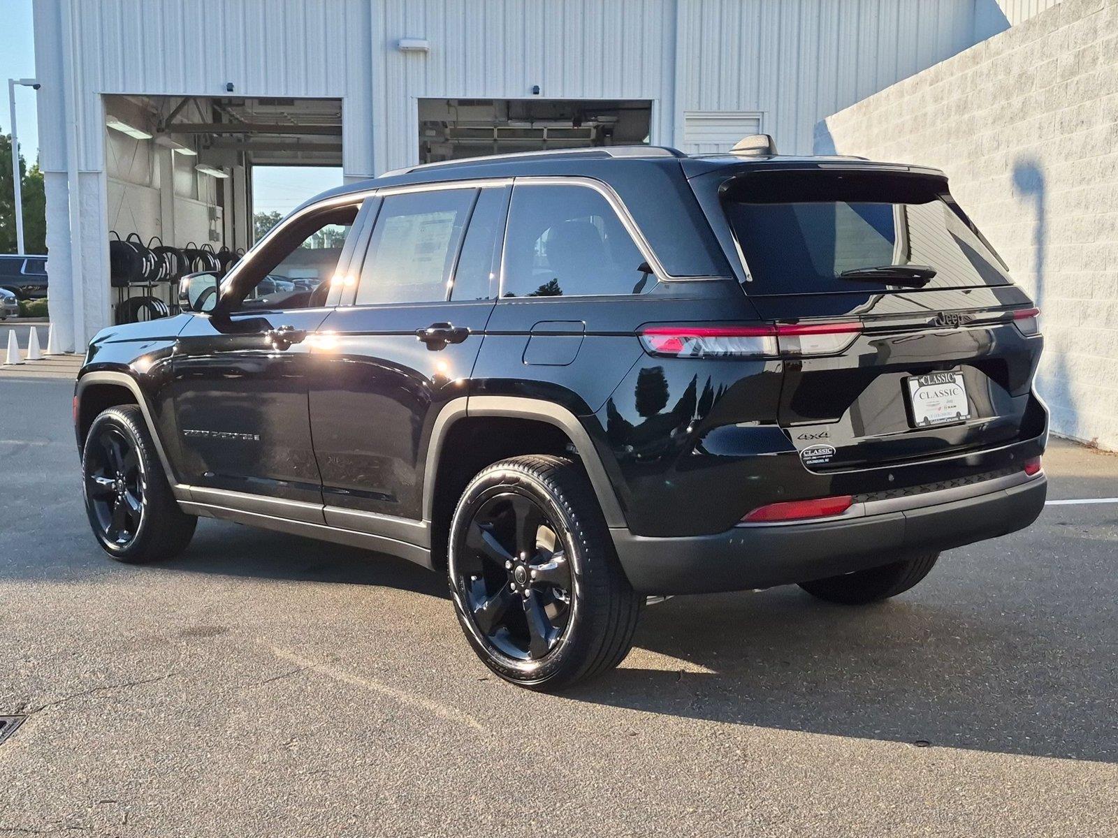 New 2027 High Gloss Black Jeep Limited image 3