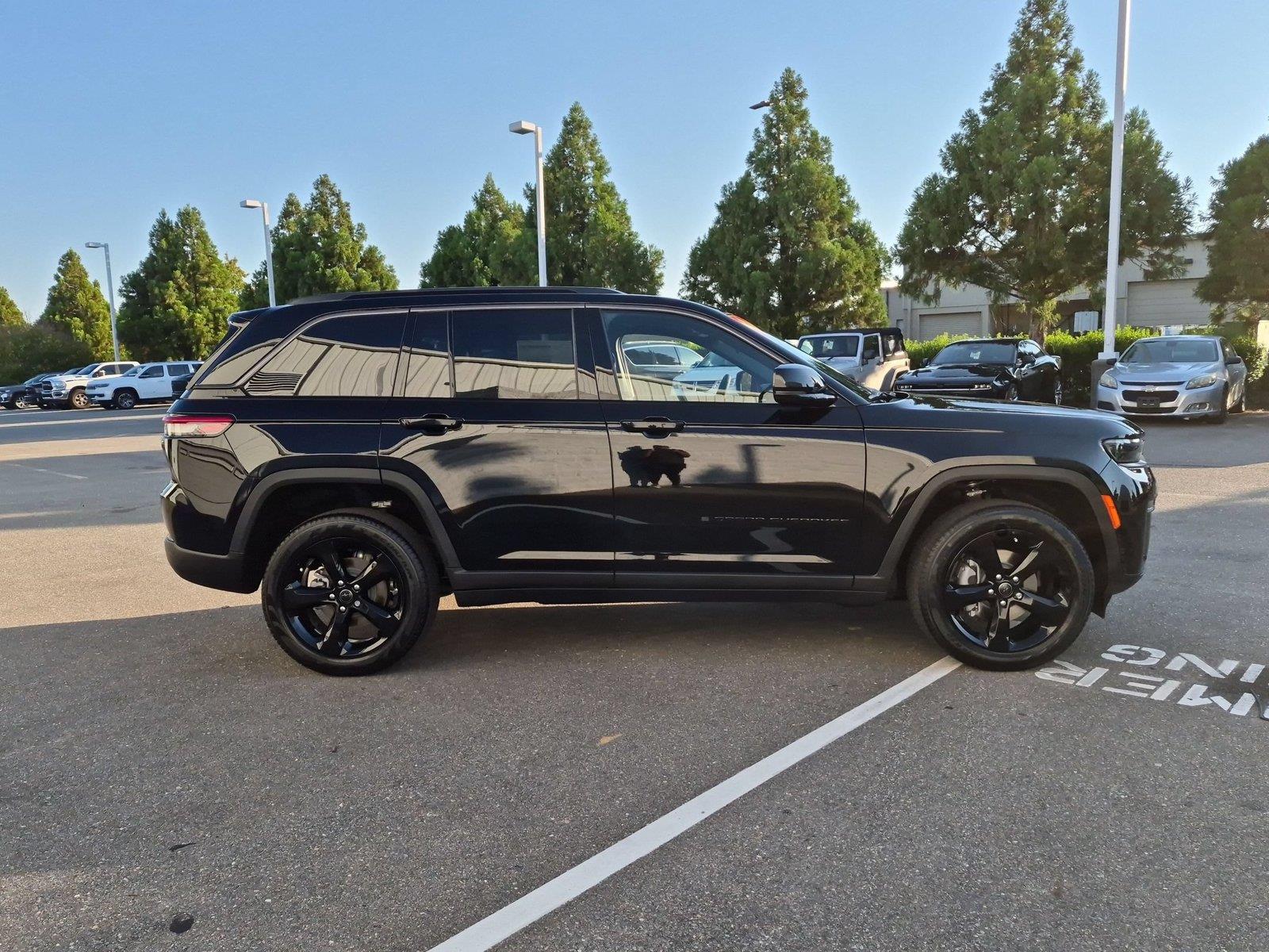 New 2027 High Gloss Black Jeep Limited image 6