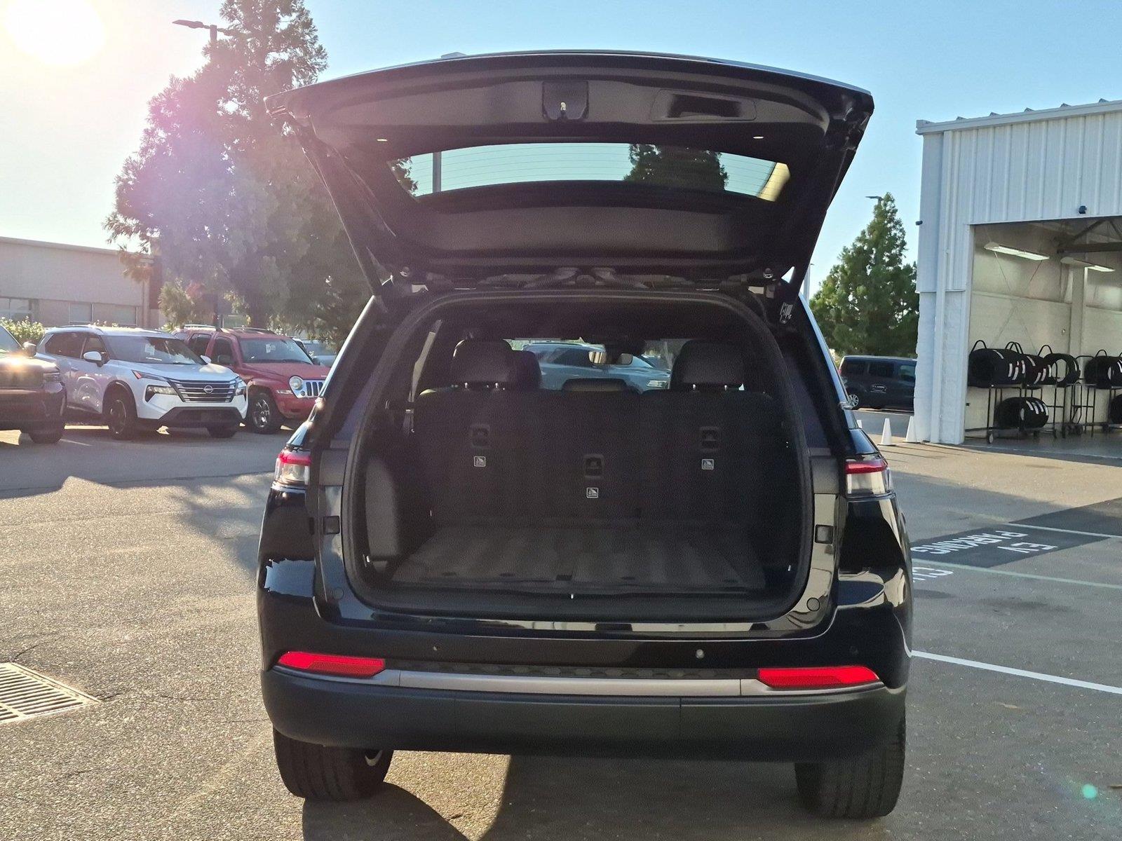 New 2027 High Gloss Black Jeep Limited image 33
