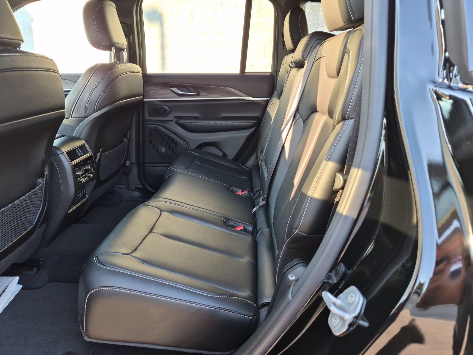 New 2027 High Gloss Black Jeep Limited image 31