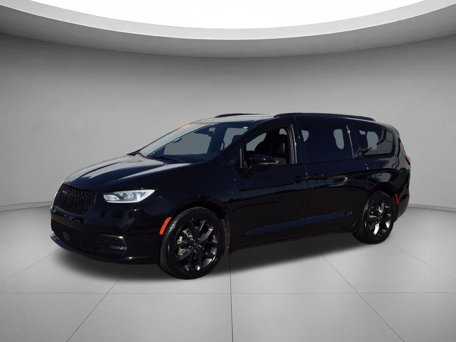 Diamond Black Crystal Pearlcoat 2025 Chrysler Pacifica Minivan Front-Wheel Drive 9-Speed Automatic