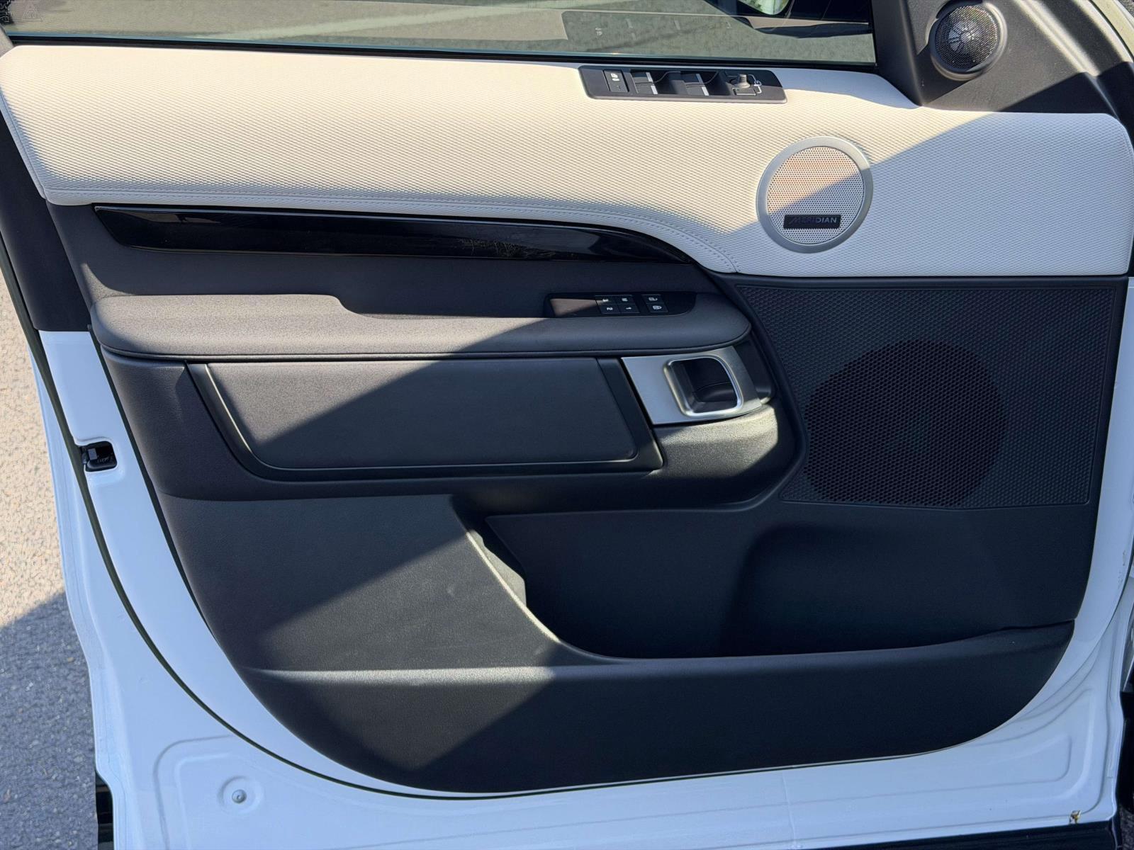 Used 2023 Land rover Discovery SUV